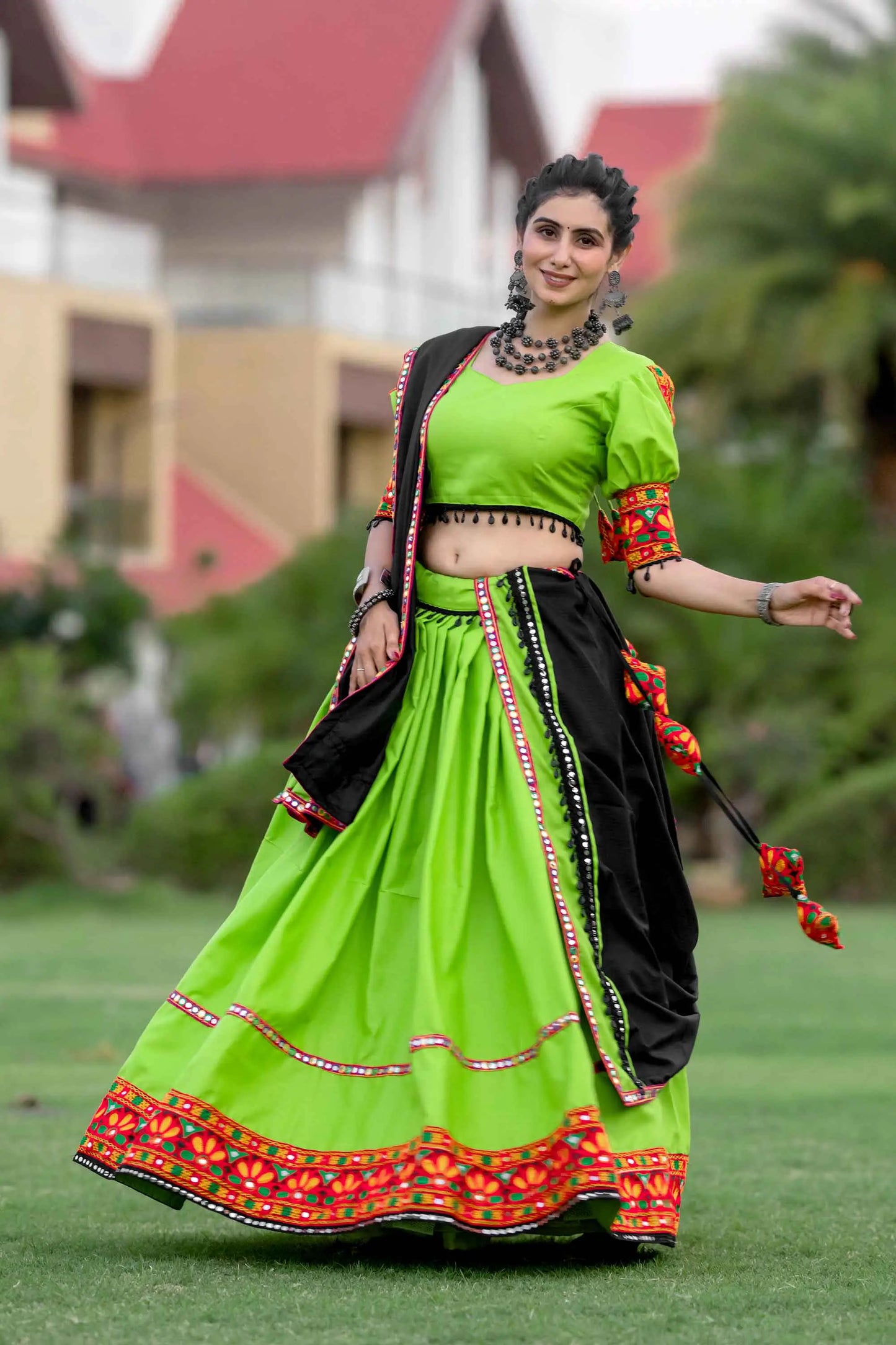 Lehenga choli spécial Navratri vert perroquet vibrant avec travail Ganthi en coton et soie