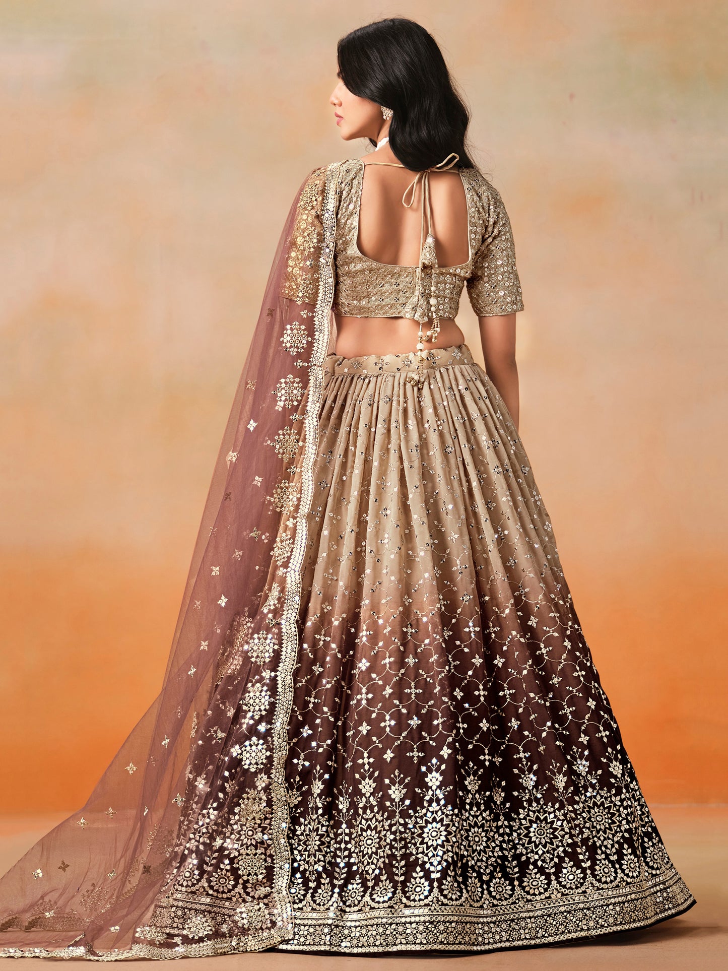Rosa 3-teiliges Lehenga-Jacken-Set (Koti) mit Stickdetails
