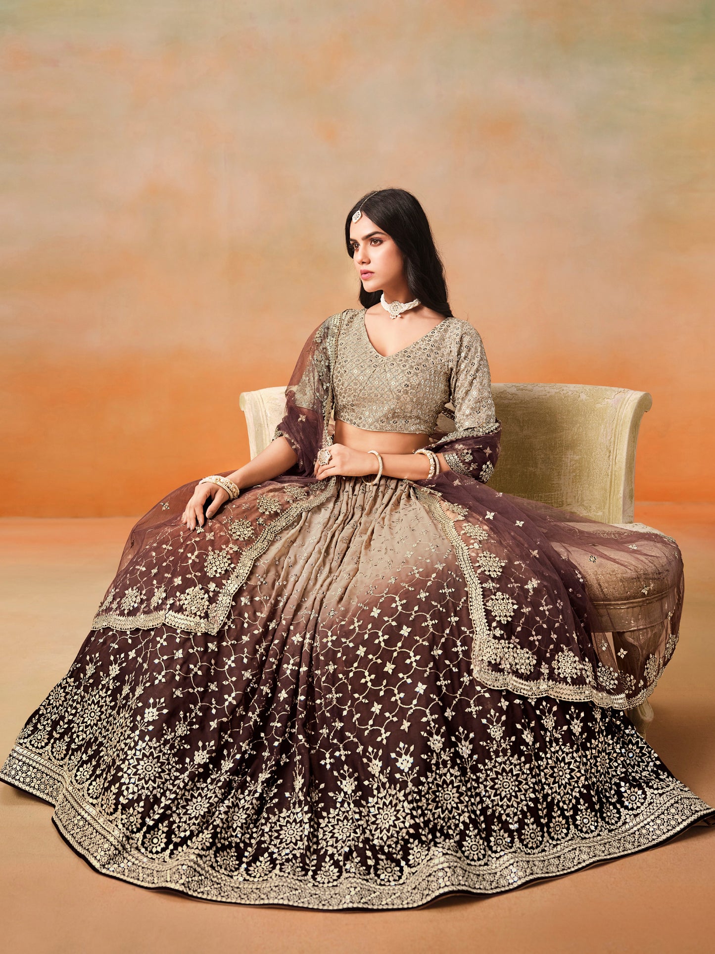 Rosa 3-teiliges Lehenga-Jacken-Set (Koti) mit Stickdetails