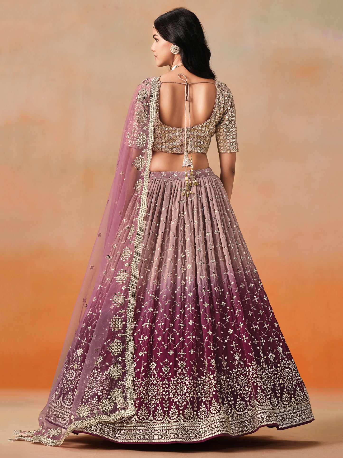 Rosa 3-teiliges Lehenga-Jacken-Set (Koti) mit Stickdetails