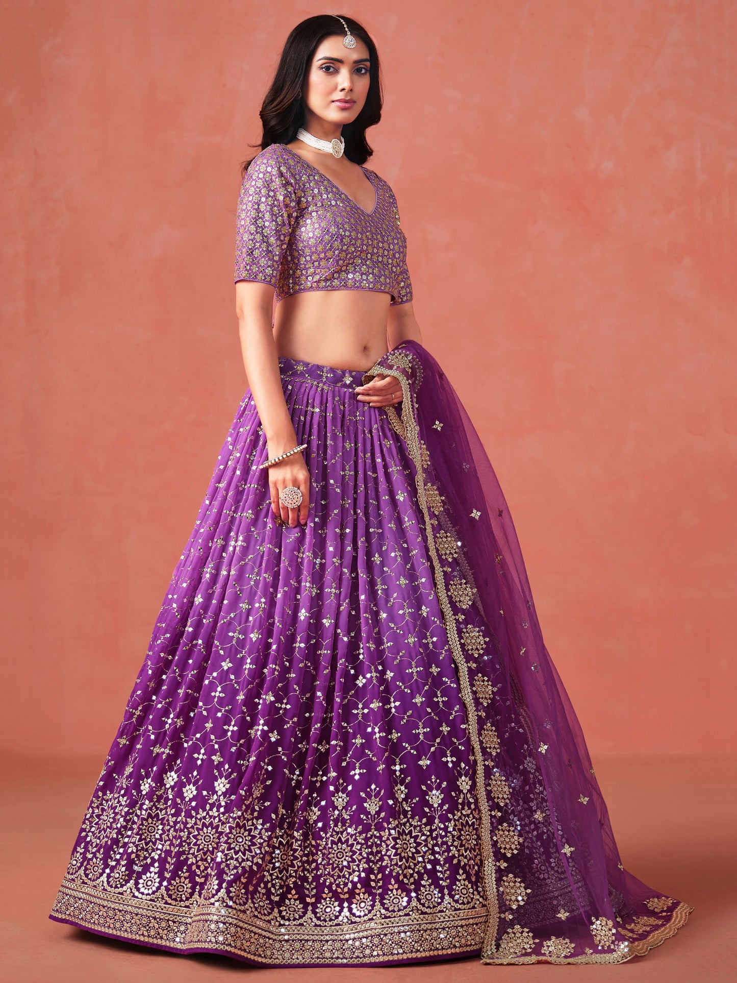 Rosa 3-teiliges Lehenga-Jacken-Set (Koti) mit Stickdetails
