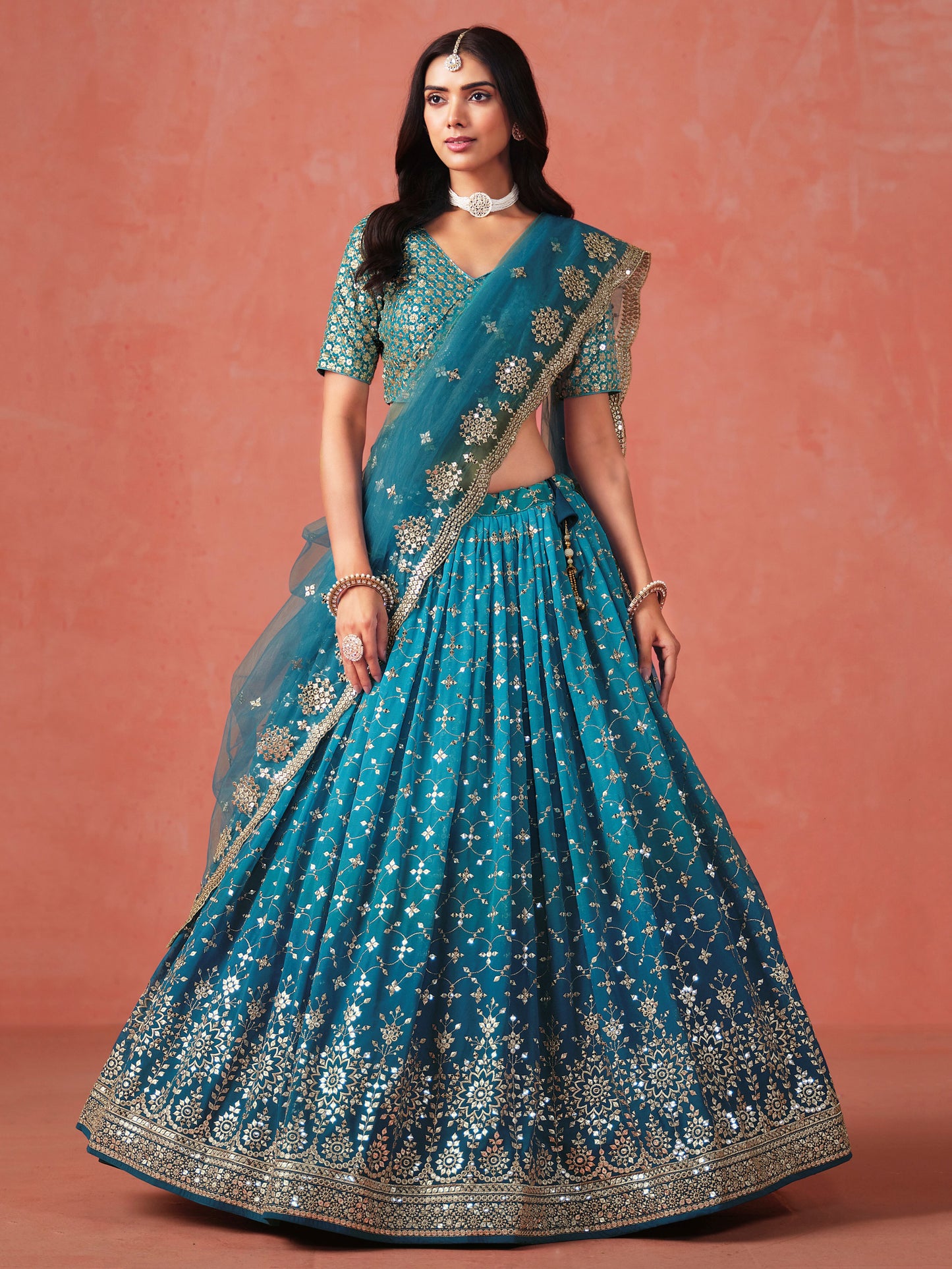 Rosa 3-teiliges Lehenga-Jacken-Set (Koti) mit Stickdetails