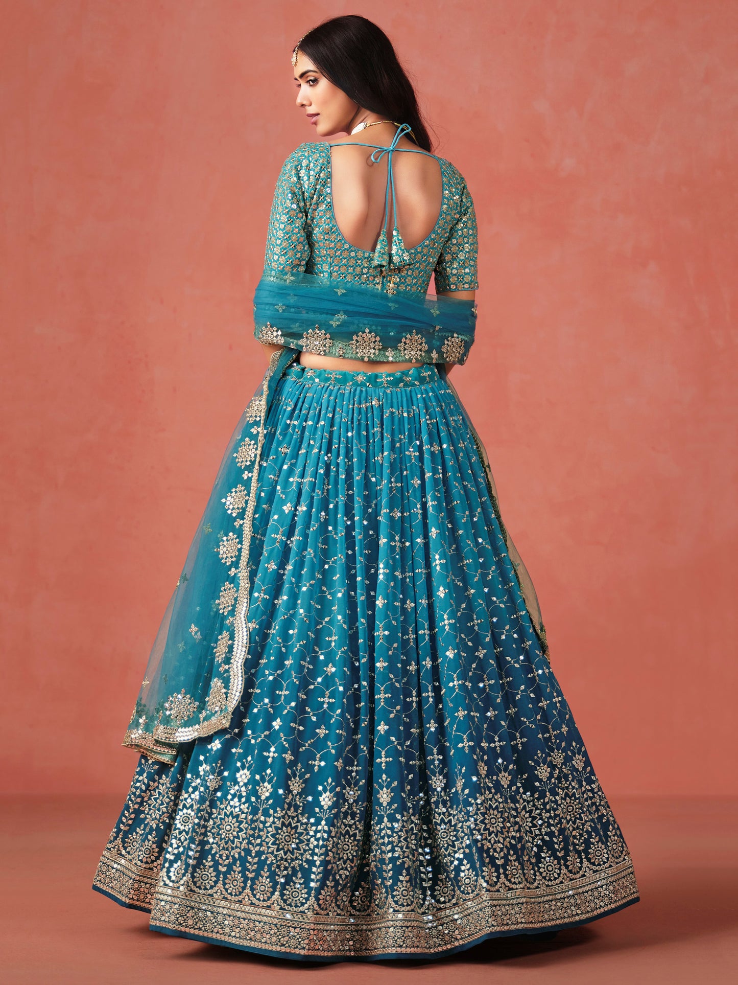 Rosa 3-teiliges Lehenga-Jacken-Set (Koti) mit Stickdetails