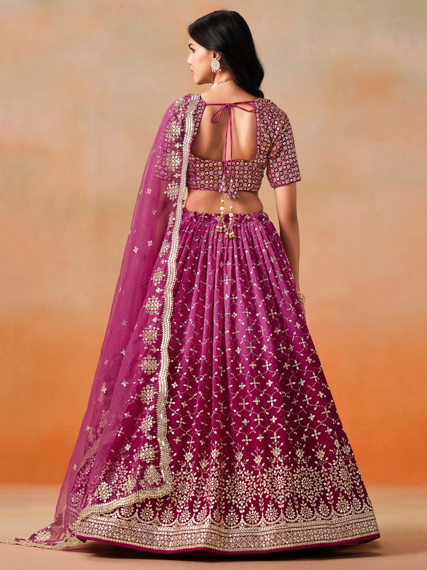 Rosa 3-teiliges Lehenga-Jacken-Set (Koti) mit Stickdetails