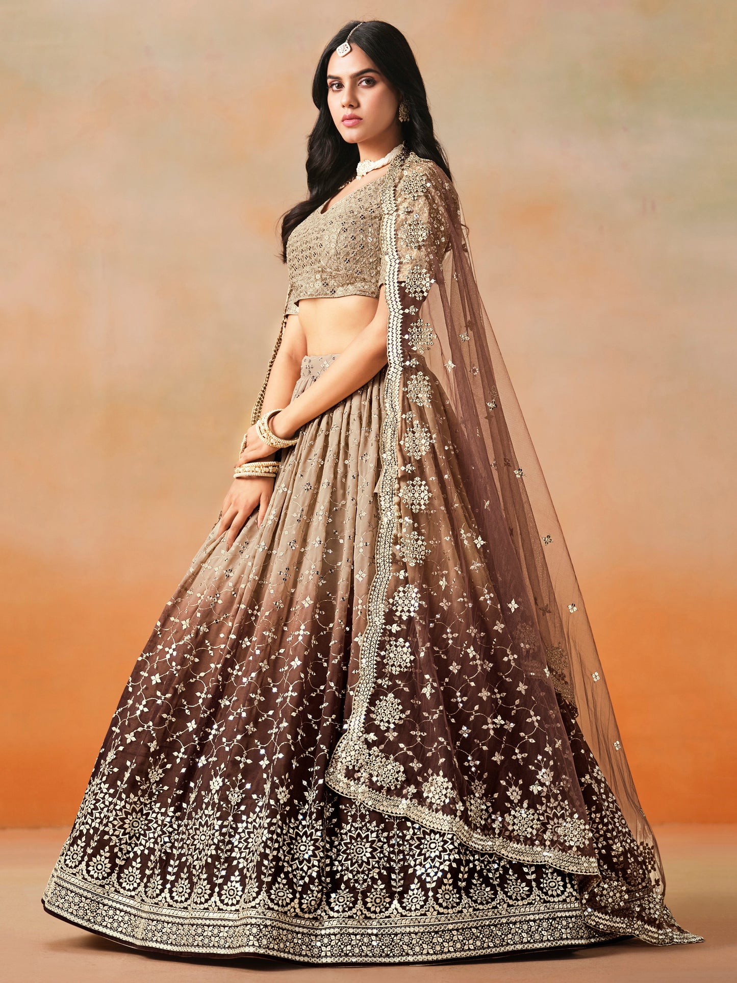 Rosa 3-teiliges Lehenga-Jacken-Set (Koti) mit Stickdetails