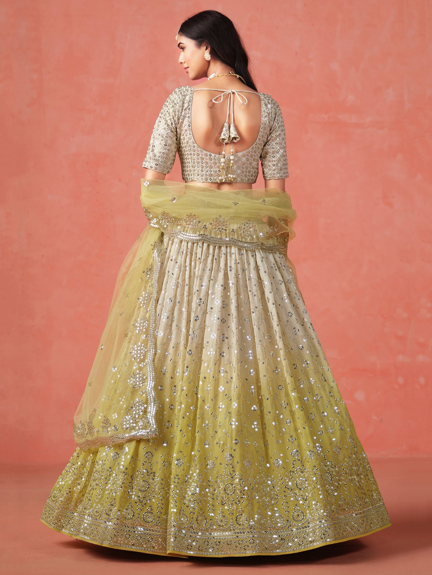 Rosa 3-teiliges Lehenga-Jacken-Set (Koti) mit Stickdetails