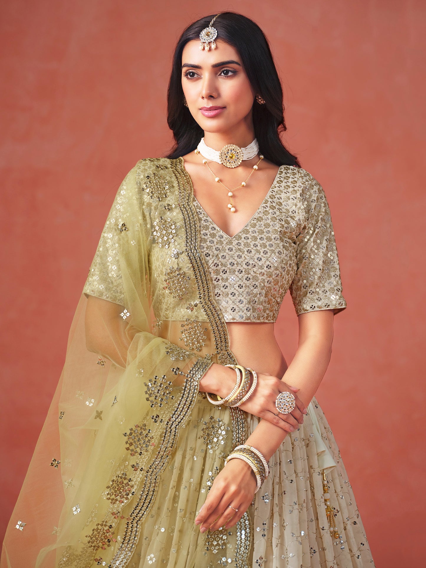 Rosa 3-teiliges Lehenga-Jacken-Set (Koti) mit Stickdetails