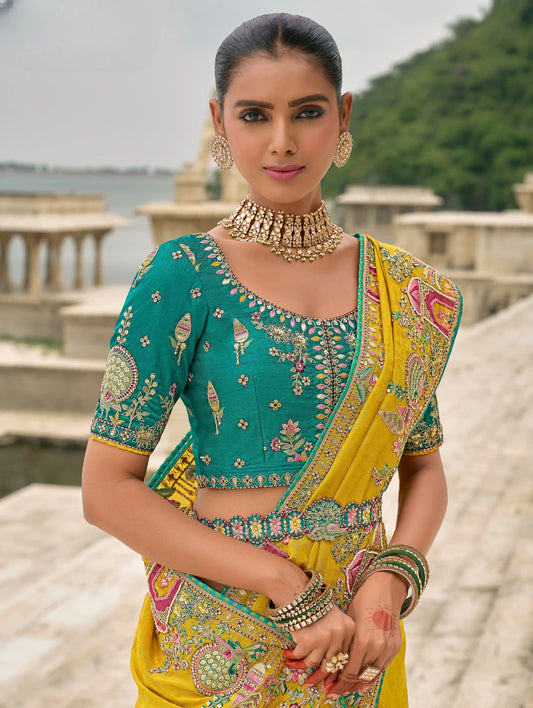 Sari jaune et turquoise en jacquard de viscose avec broderie, perles, khatli et travail de tissage zari