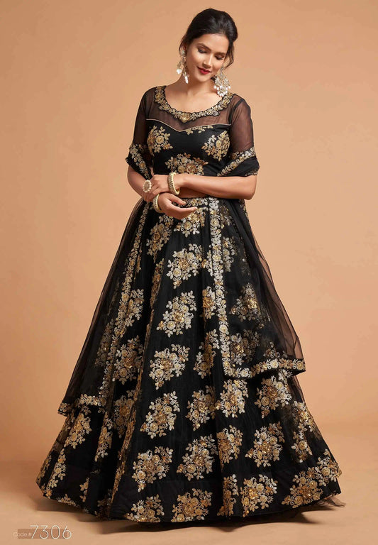 Lehenga en filet doux noir avec broderie Zari et sequins multiples