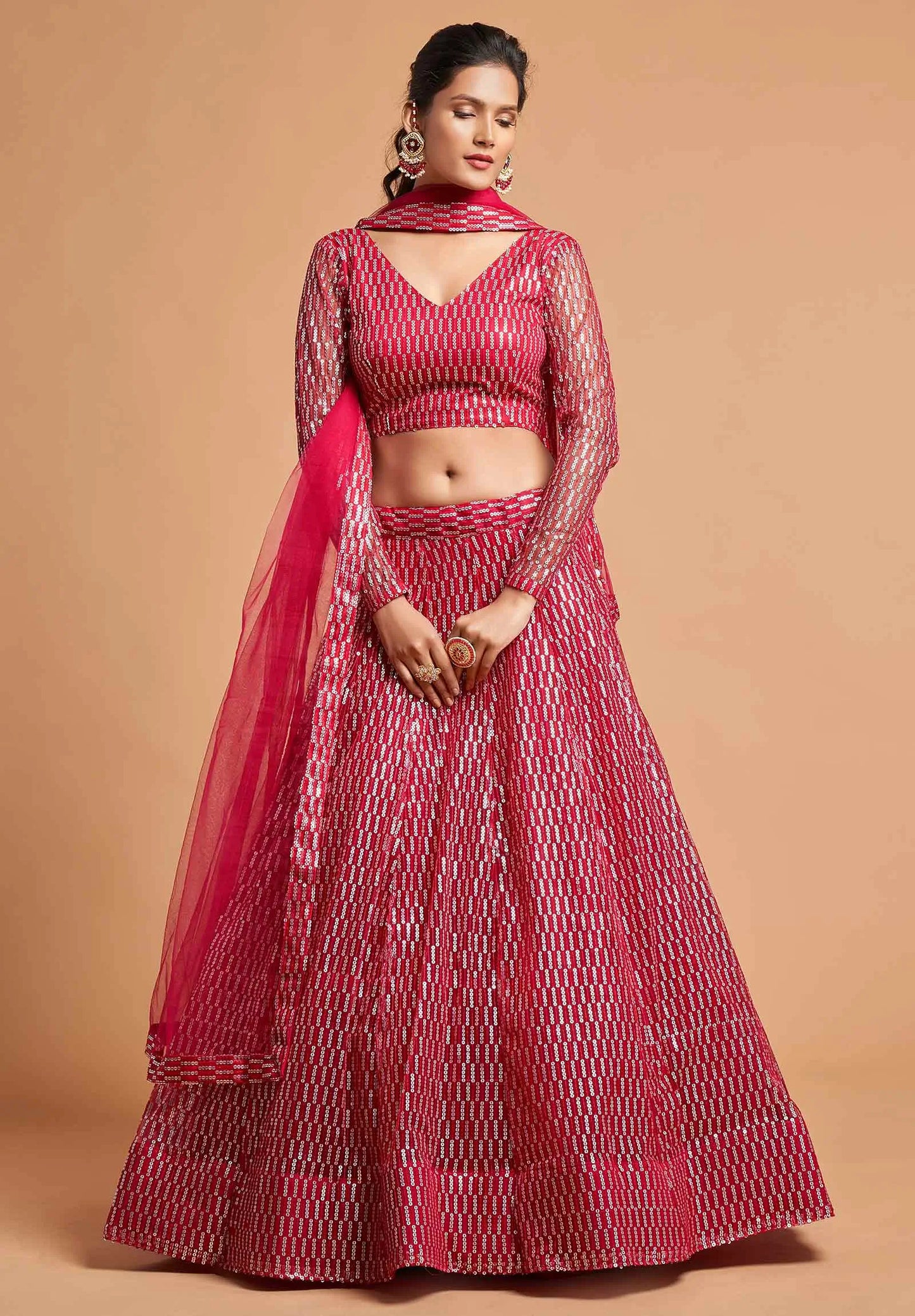 Lehenga choli en filet doux rose fuchsia avec broderie en fil et multiples sequins