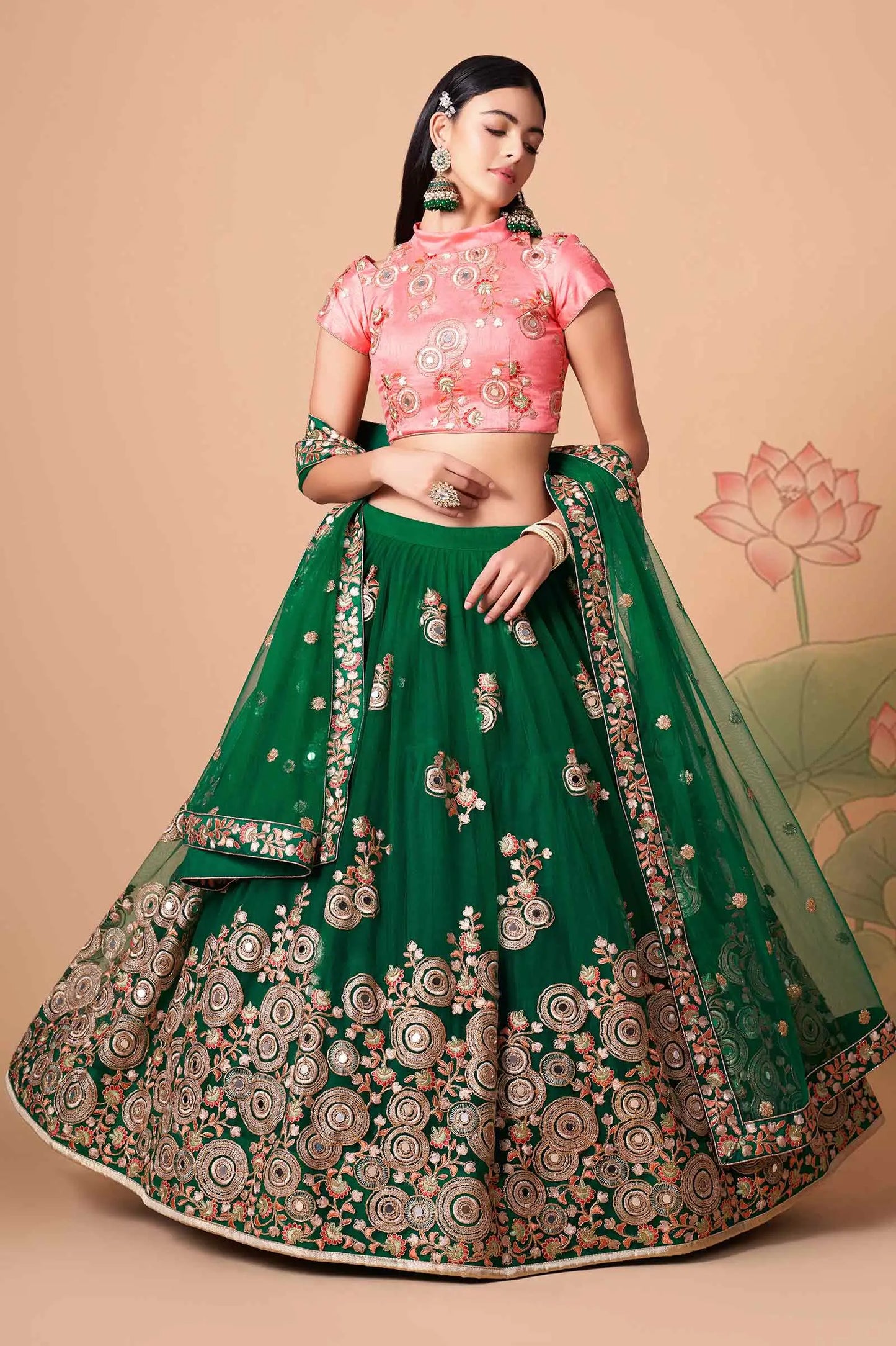 Lehenga vert et rose en filet doux avec broderie au fil, zari, dori et sequins avec travail de miroir