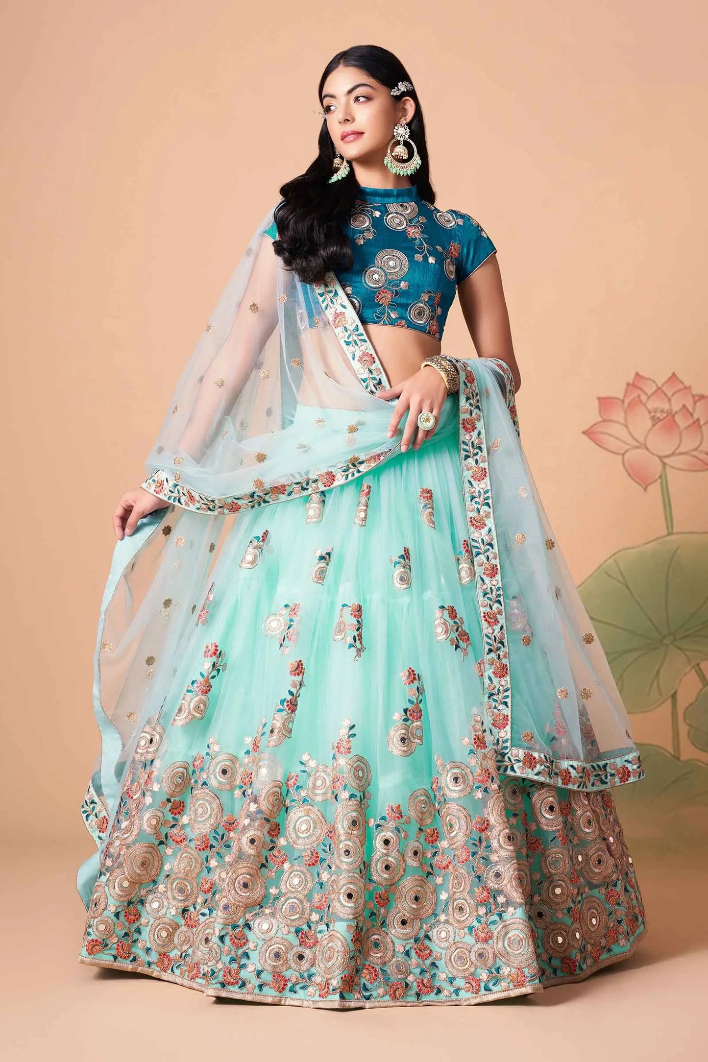 Lehenga en Filet Bleu Ciel avec Broderie en Fil, Zari, Dori et Sequins avec Travail de Miroir