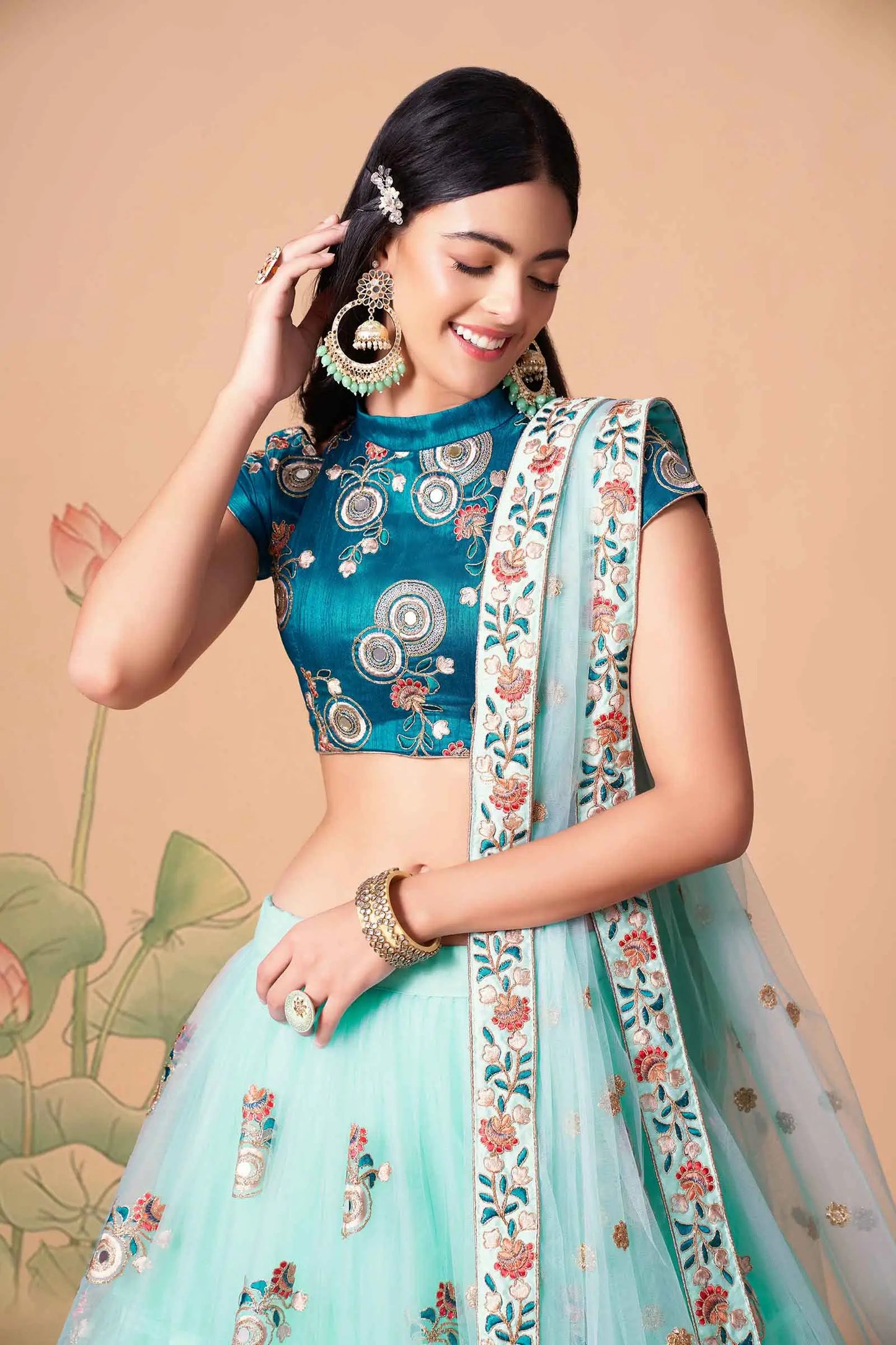 Lehenga en Filet Bleu Ciel avec Broderie en Fil, Zari, Dori et Sequins avec Travail de Miroir