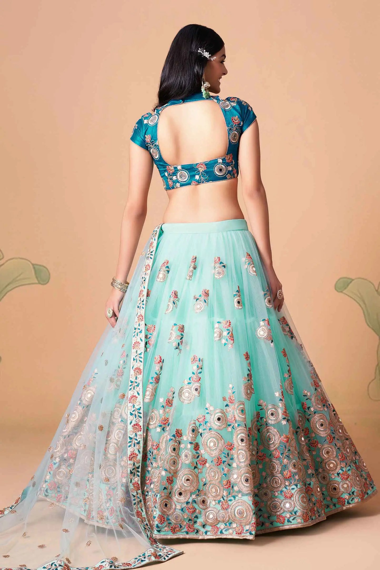 Lehenga en Filet Bleu Ciel avec Broderie en Fil, Zari, Dori et Sequins avec Travail de Miroir
