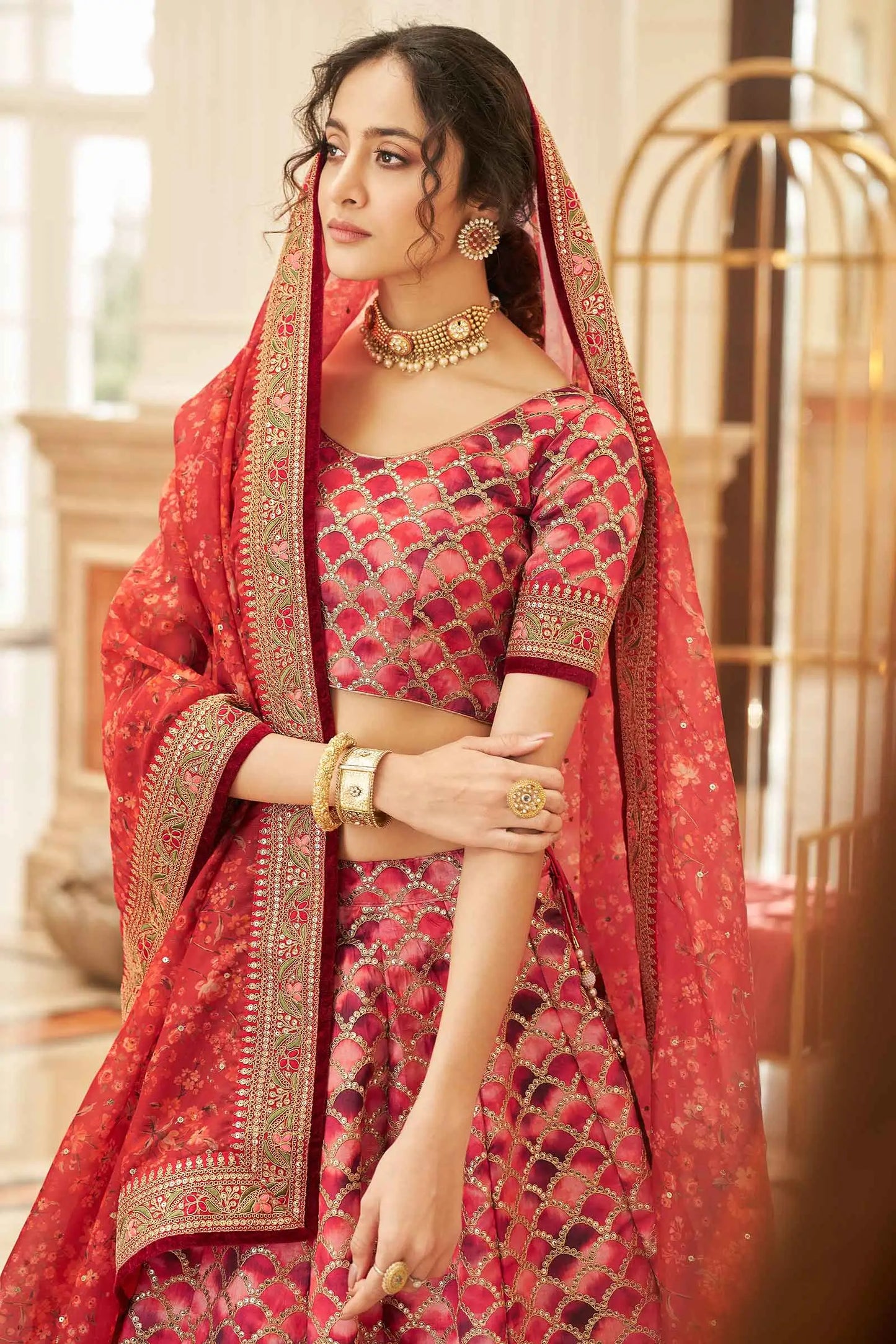 Designer-Lehenga in Kastanienbraun mit Fadenstickerei, Zari, Dori und Pailletten und Dupatta, KAMYA-KOLLEKTION, DESIGNER-INSPIRATION