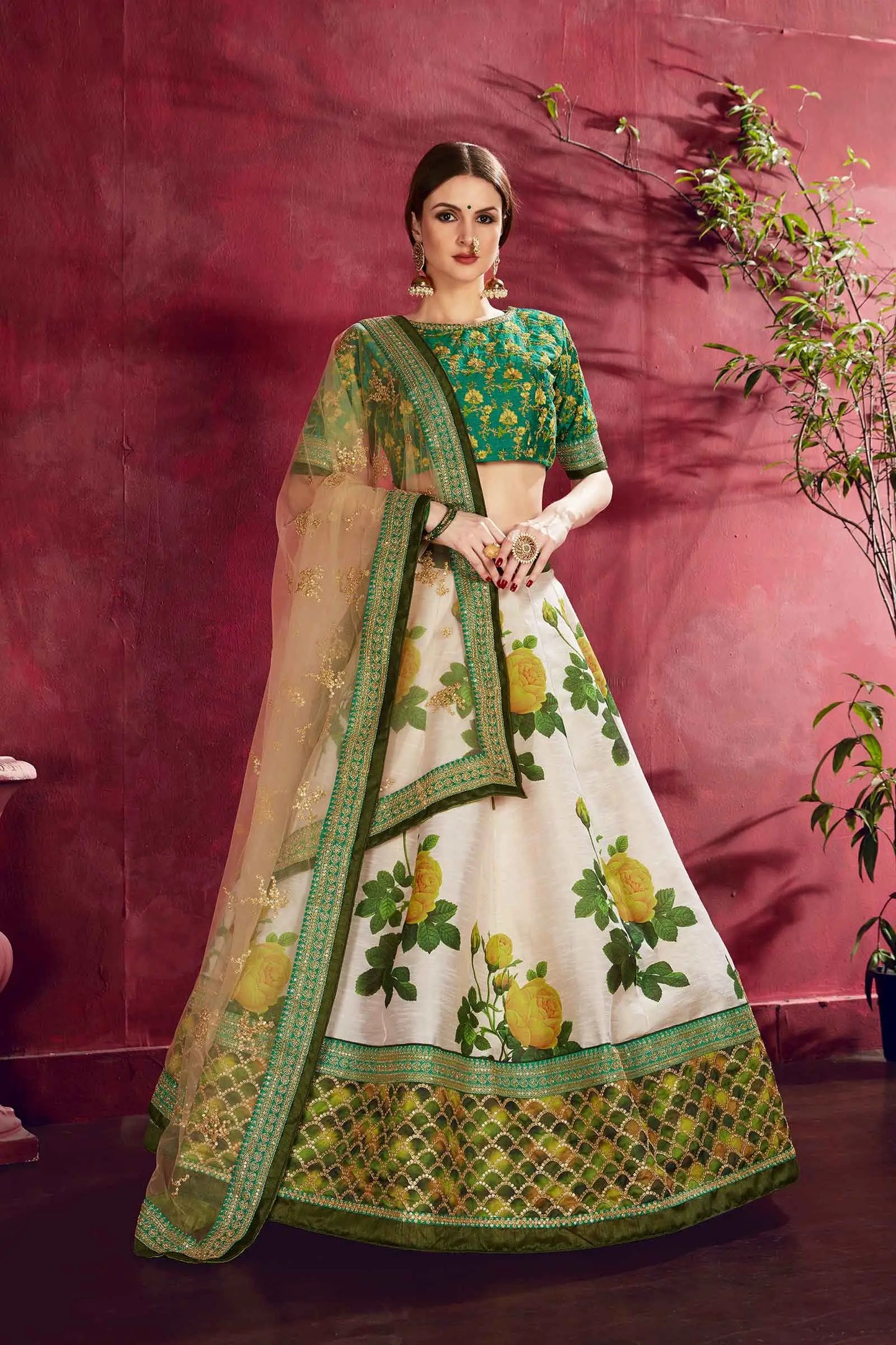Lehenga choli en soie vert doux avec imprimé floral, broderie en dori, zari et sequins