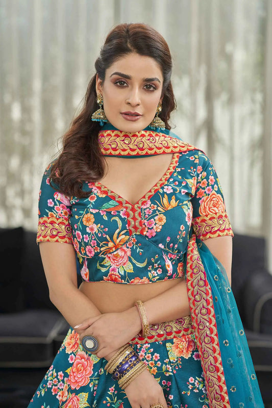 Lehenga en soie artificielle bleu sarcelle avec imprimé floral numérique, broderie Dori, sequins et pierres