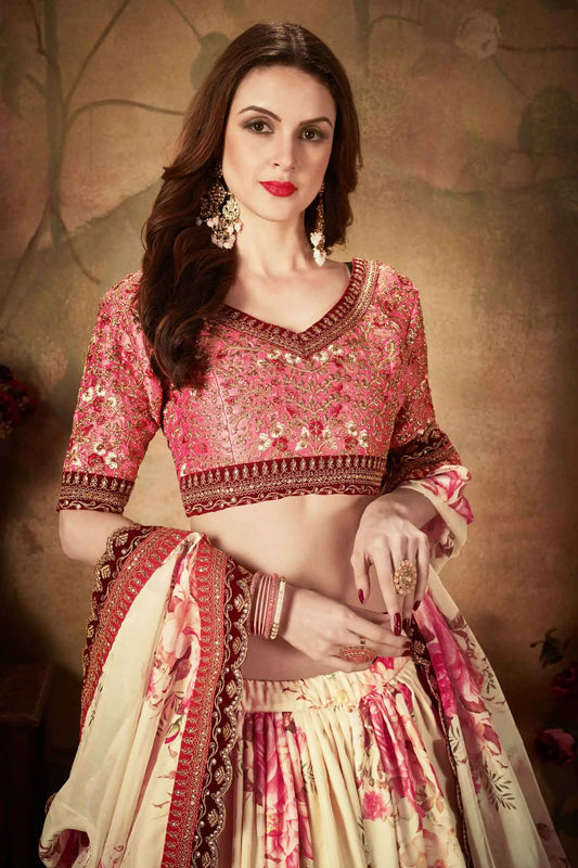 Lehenga en organza beige et pêche avec imprimé floral et travail de sequins