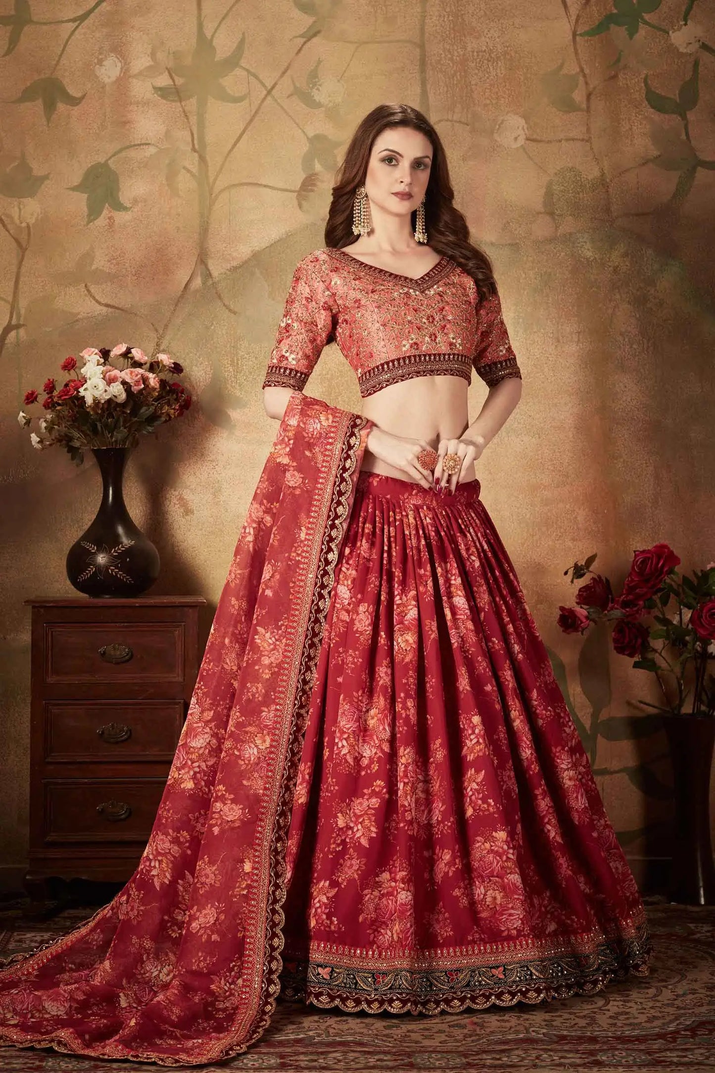 Lehenga en organza bordeaux et pêche avec imprimé floral et travail de sequins