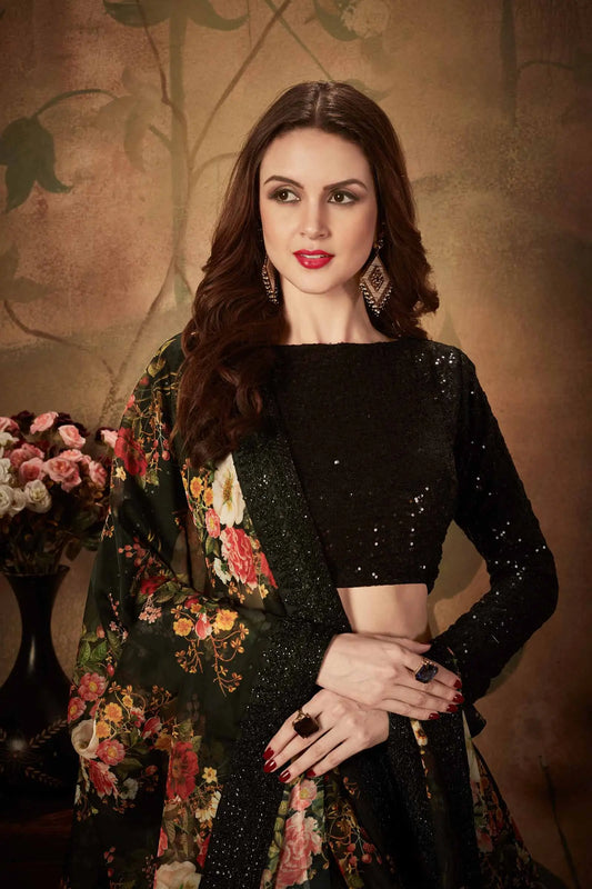 Lehenga en organza noir avec imprimé floral multicolore et travail de sequins