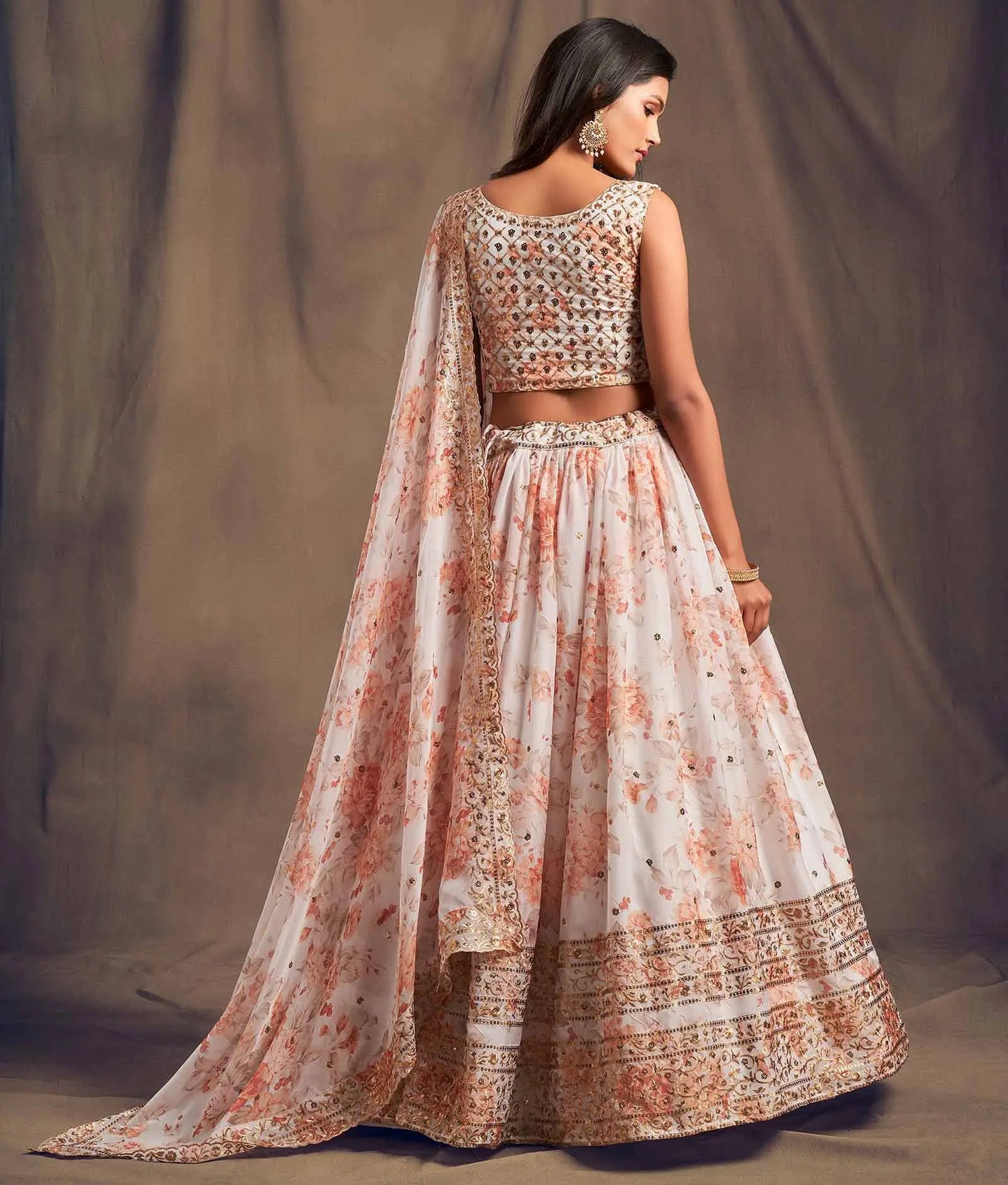 Lehenga en Organza à Imprimé Floral Blanc avec Travaux de Sequins