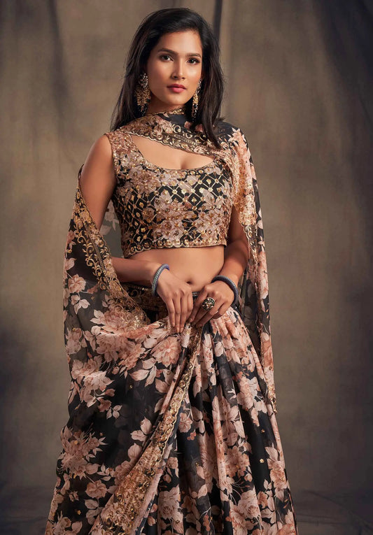 Lehenga en Organza à Imprimé Floral Noir avec Travaux de Sequins
