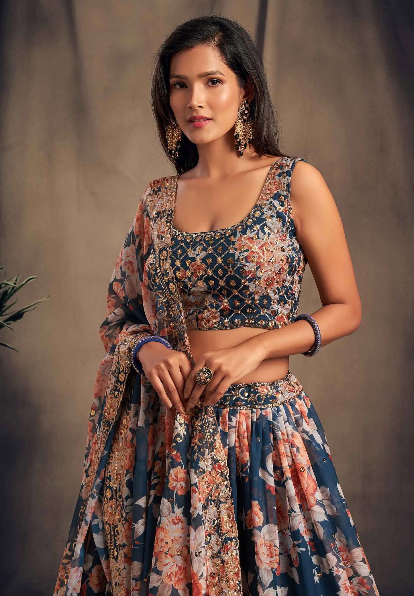 Lehenga en Organza à Imprimé Floral Bleu-vert avec Travaux de Sequins