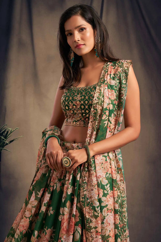 Lehenga en Organza à Imprimé Floral Vert avec Travaux de Sequins