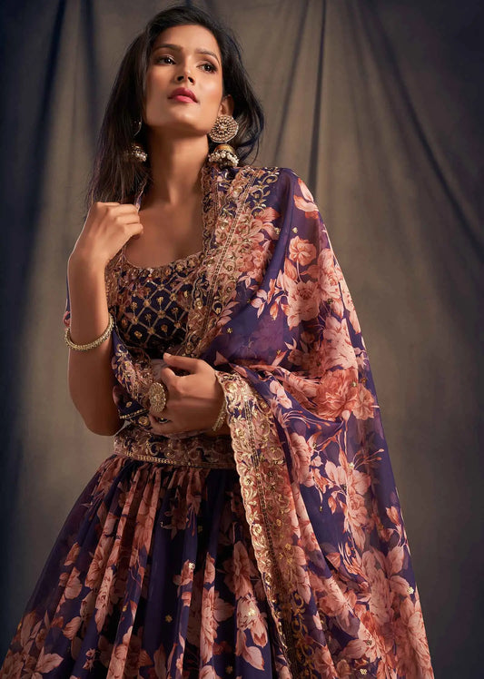Lehenga en Organza à Imprimé Floral violet avec Travaux de Sequins