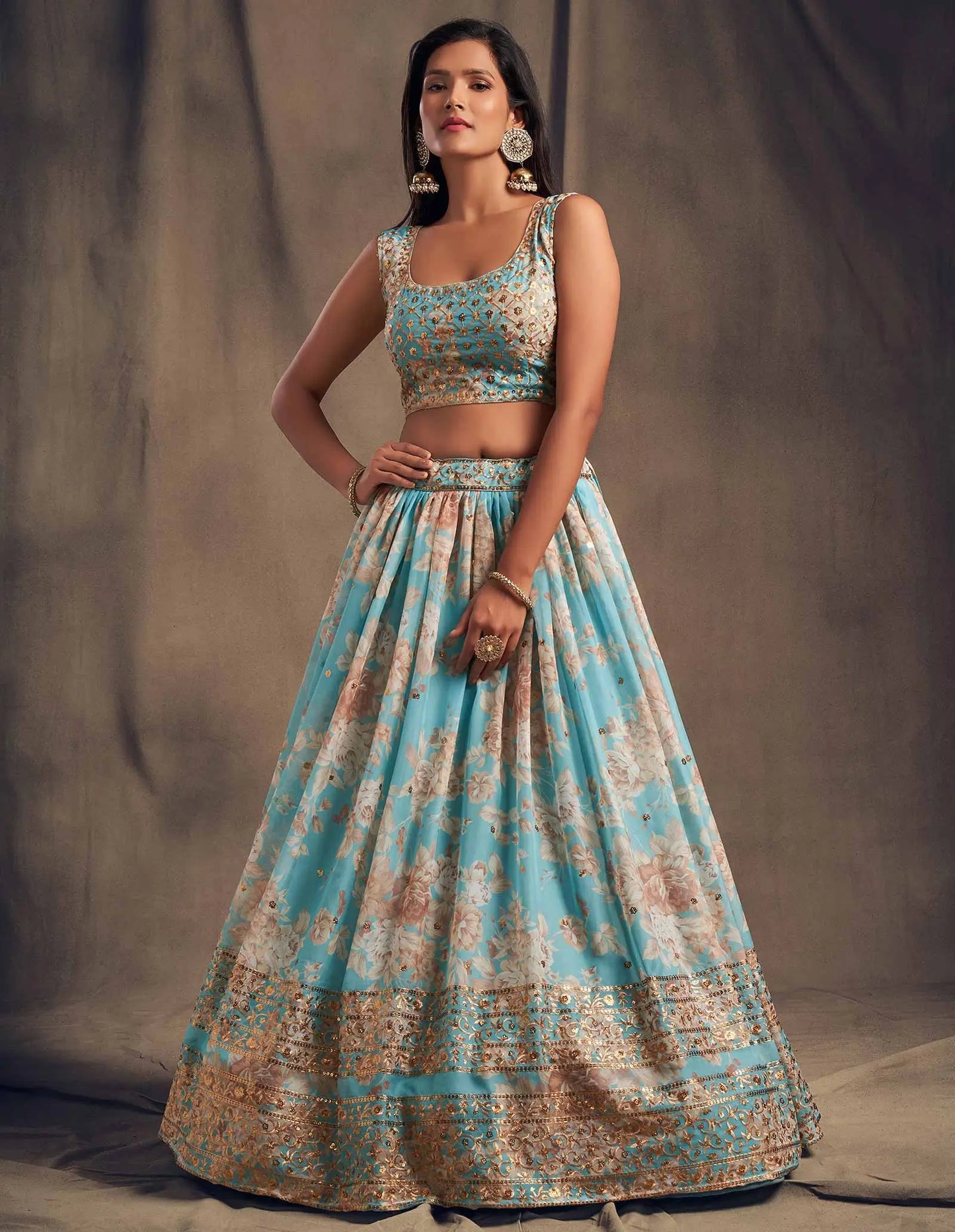 Lehenga en Organza à Imprimé Floral Bleu ciel avec Travaux de Sequins