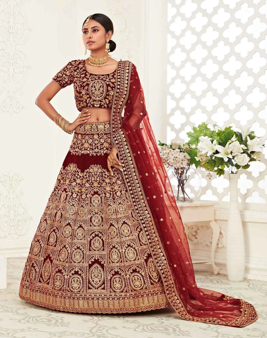 Lehenga en velours rouge bordeaux avec broderies en fil, zari, dori et sequins