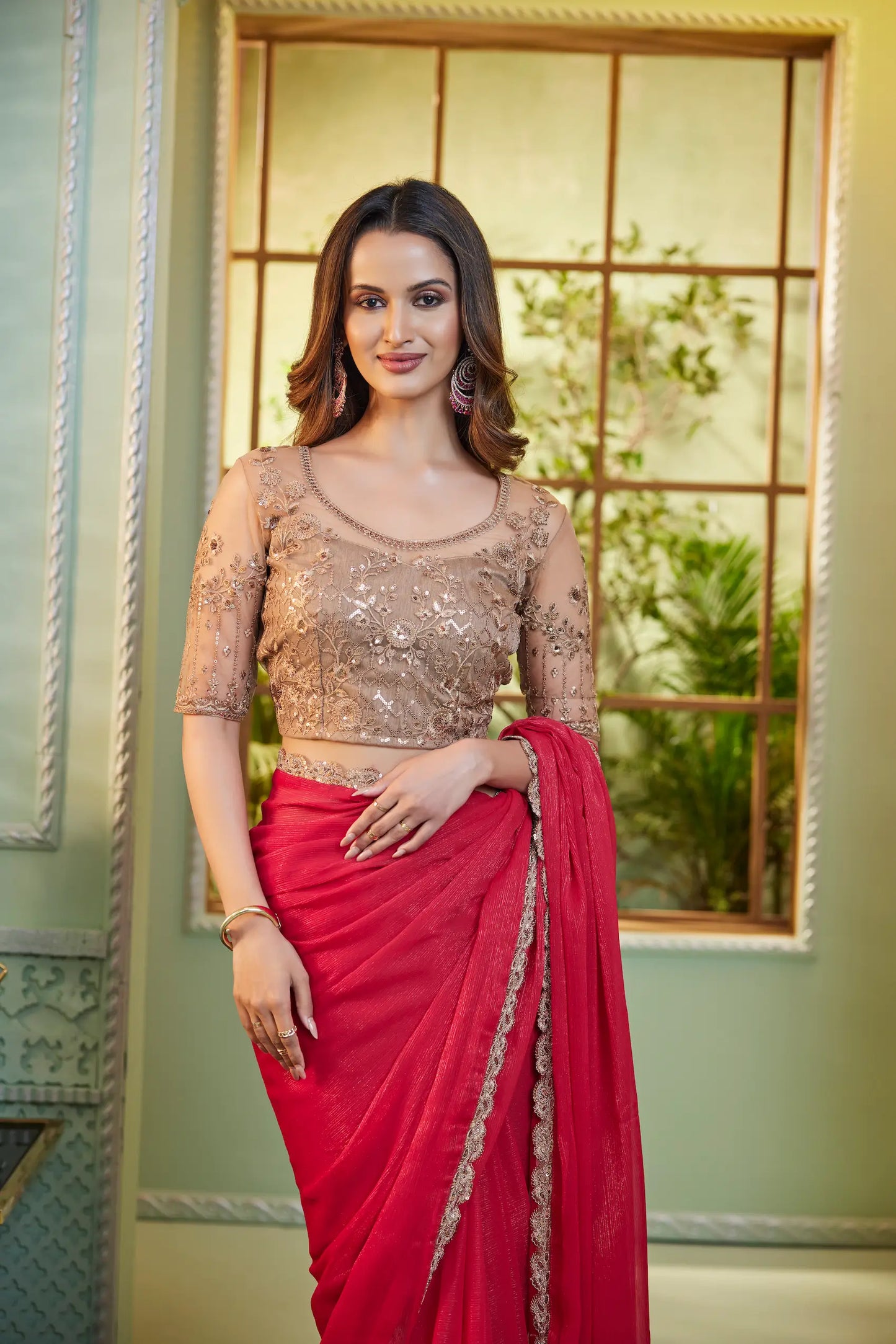 Roter Sari | Georgette mit Pailletten- und Fadenstickerei