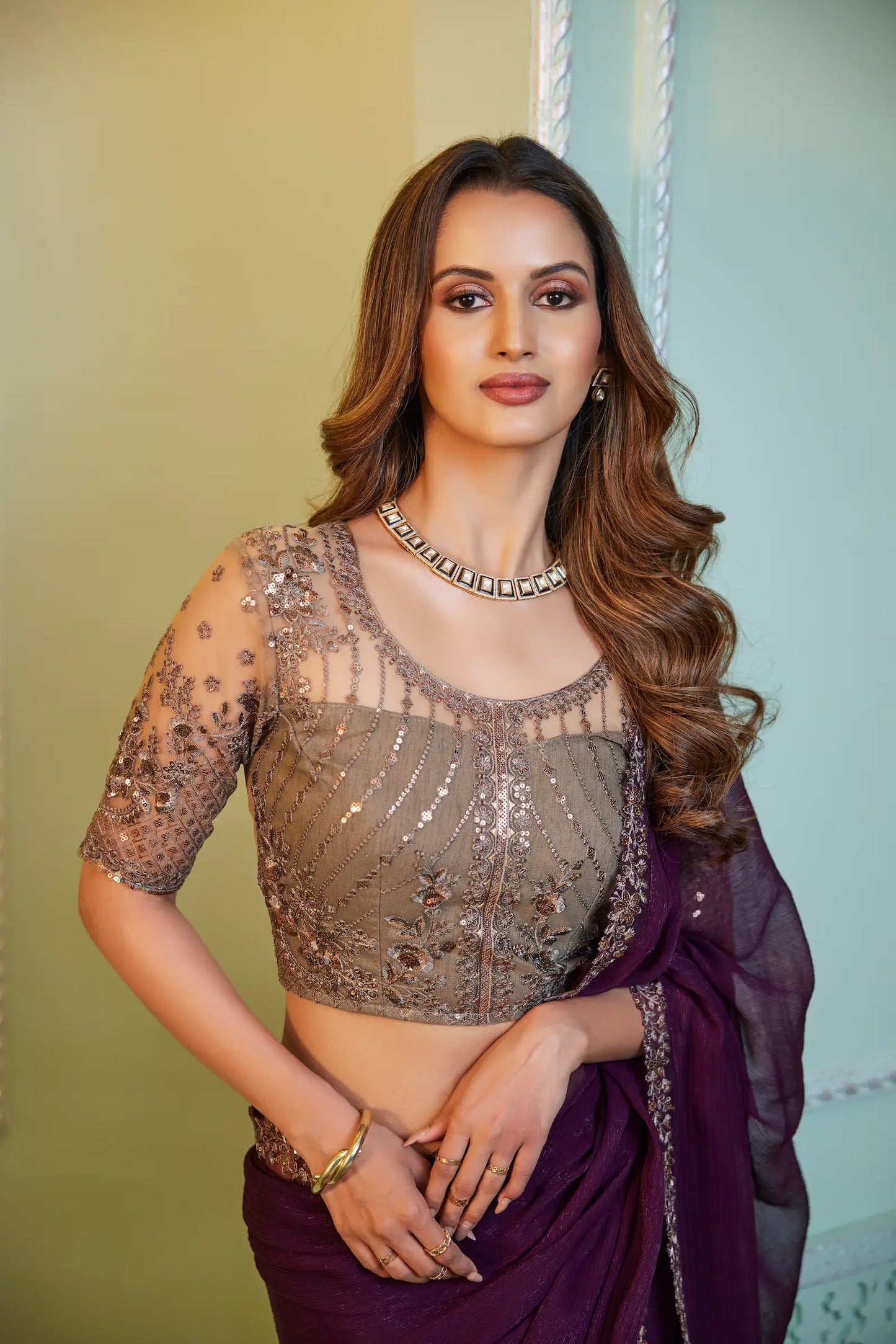 Sari de fête en chiffon couleur violet raisin avec broderie de sequins et de fil