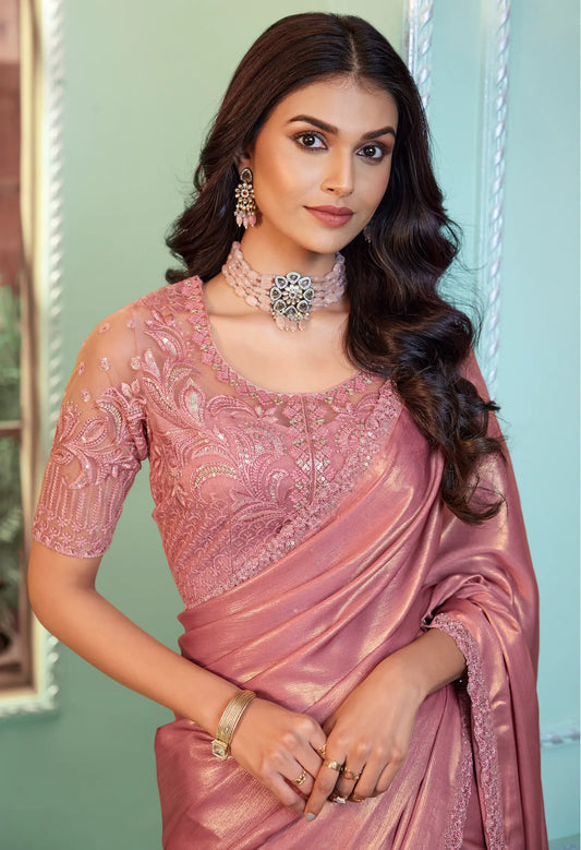 Sari rose pâle en georgette scintillante pour fêtes avec broderie en sequins et fil