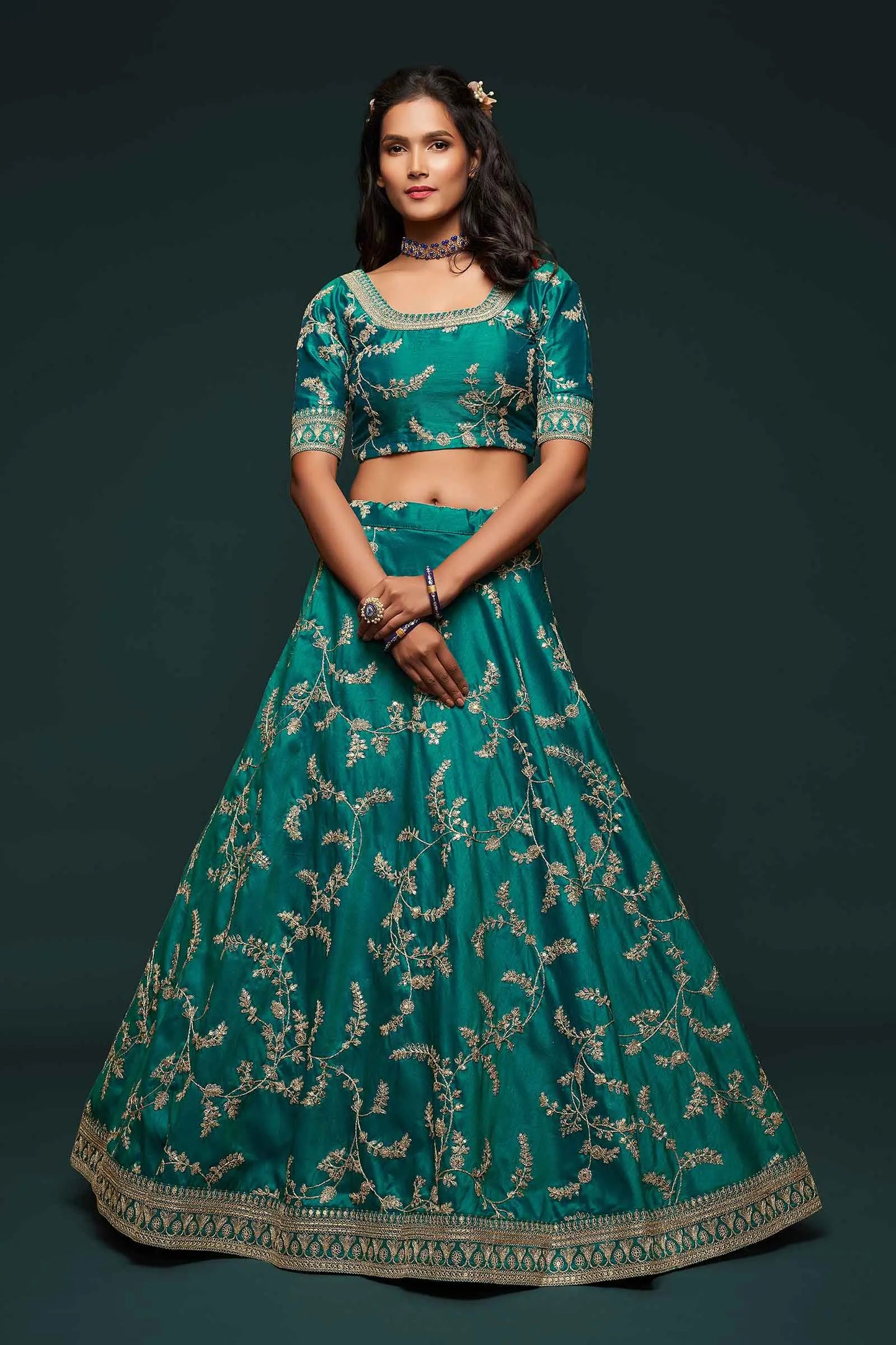 Lehenga Choli en Soie Vert Aigue-Marine Foncé avec Broderies au Fil, Zari, Dori et Sequins