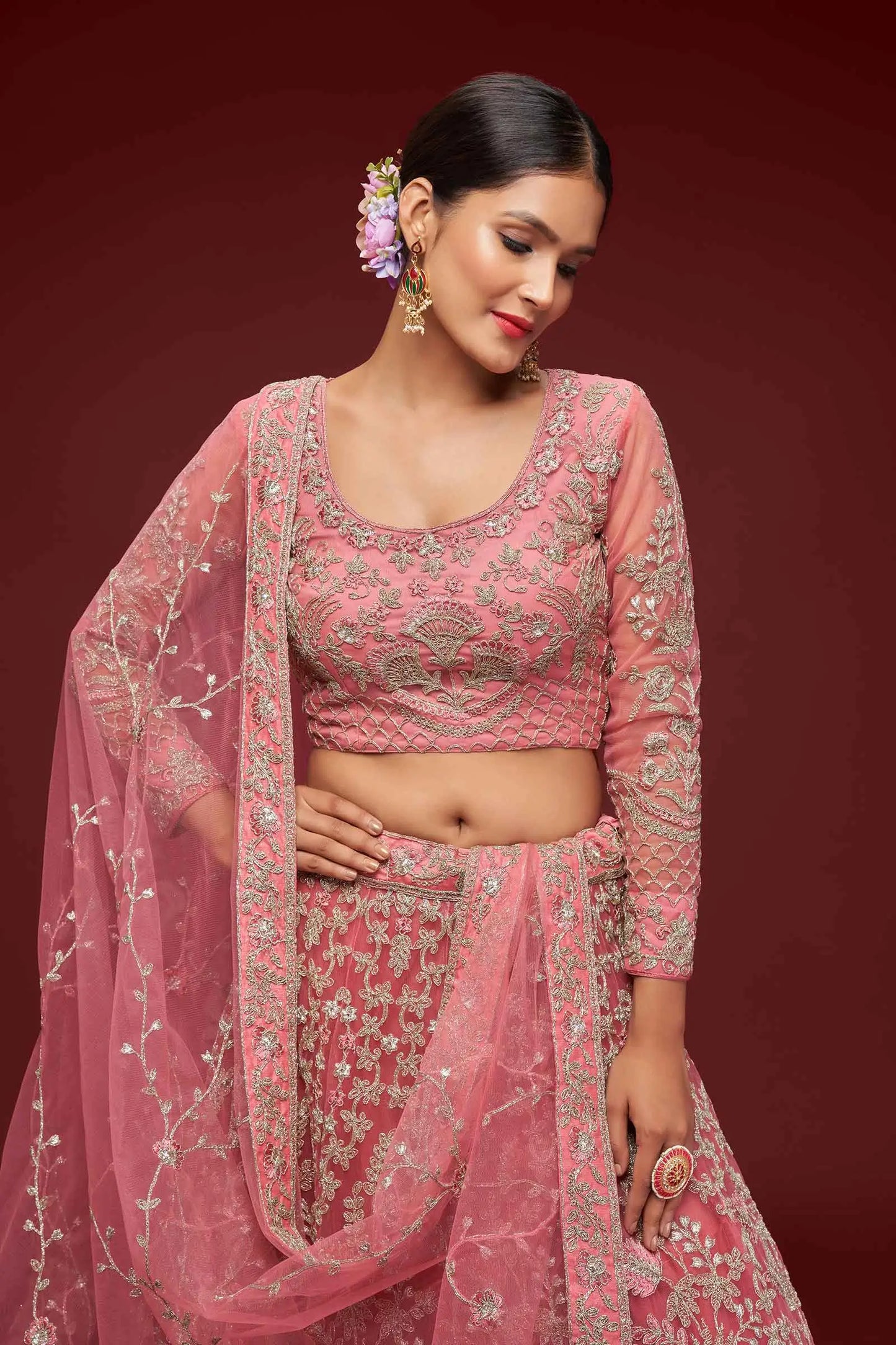 Lehenga Rose fantaisie en filet doux avec broderie en fil, zari, badla et fil dori pailleté COLLECTION JESAL