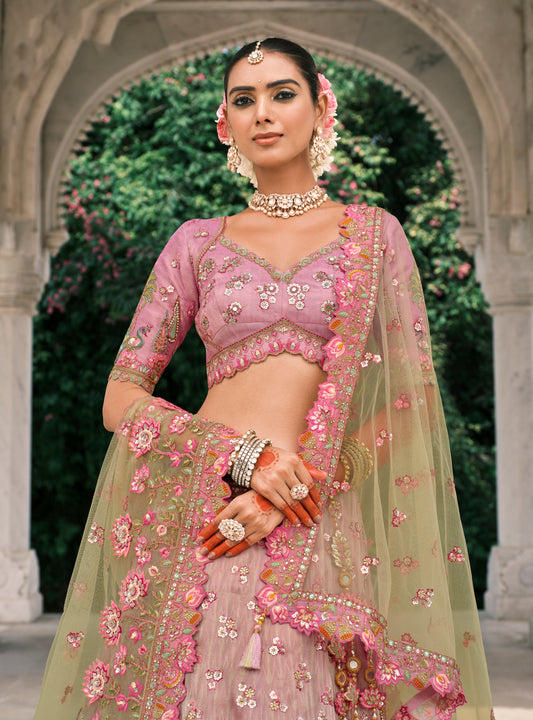 Lehenga de mariée rose et vert olive en soie fantaisie avec broderies COLLECTION ESHA