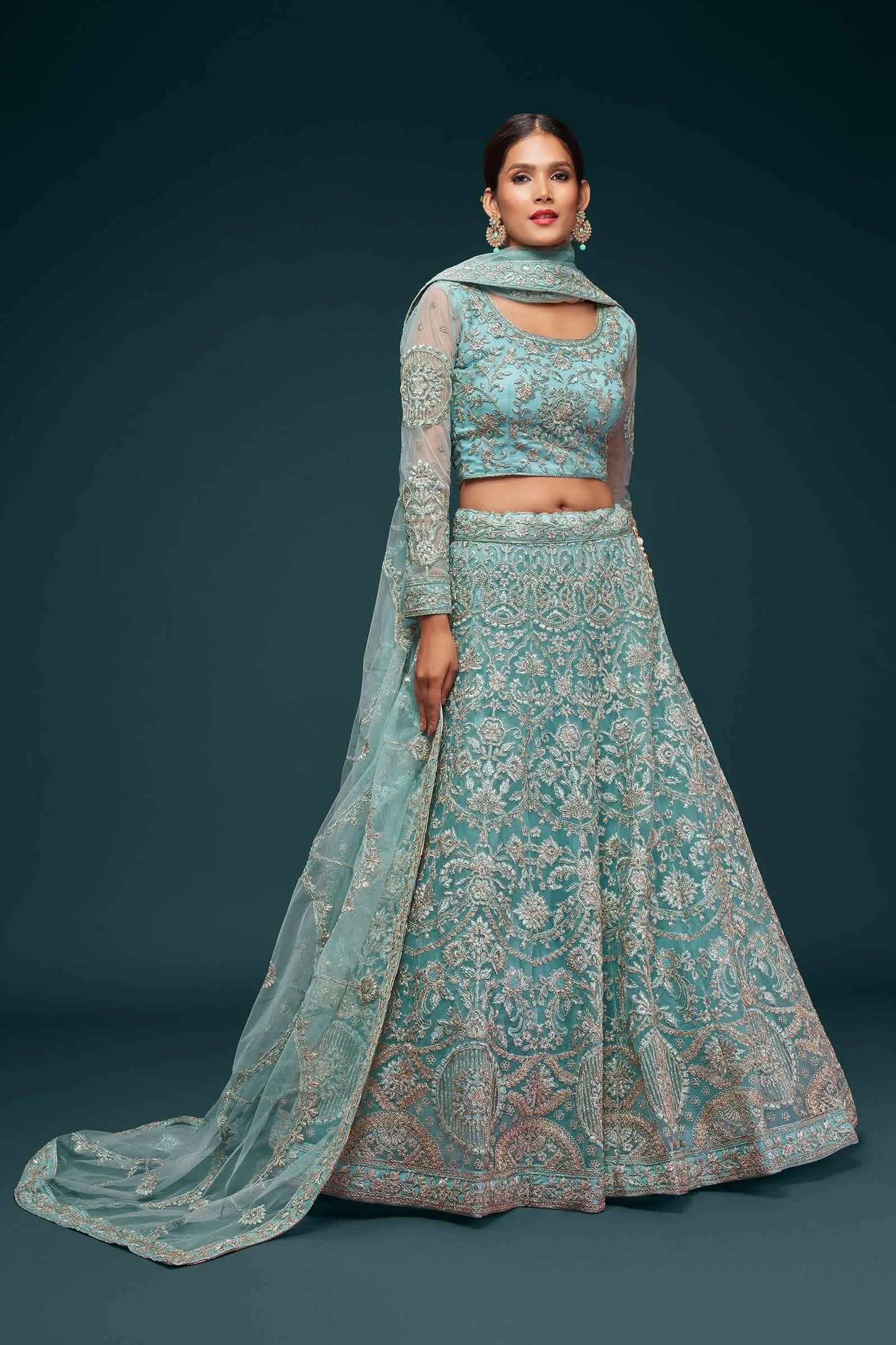 Lehenga Bleu océan en filet doux avec broderie en fil, zari, badla et dori paille COLLECTION JESAL