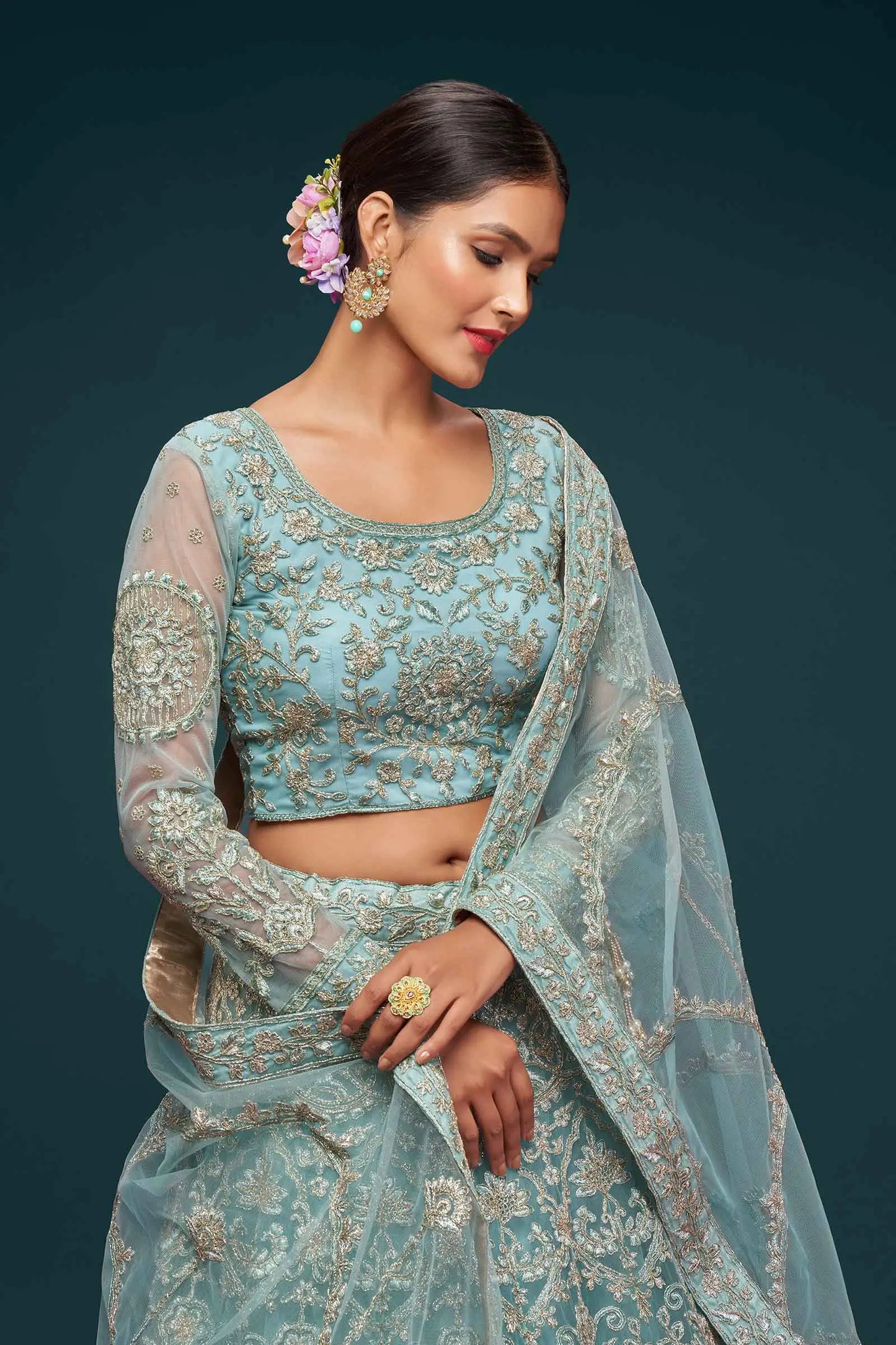 Lehenga Bleu océan en filet doux avec broderie en fil, zari, badla et dori paille COLLECTION JESAL