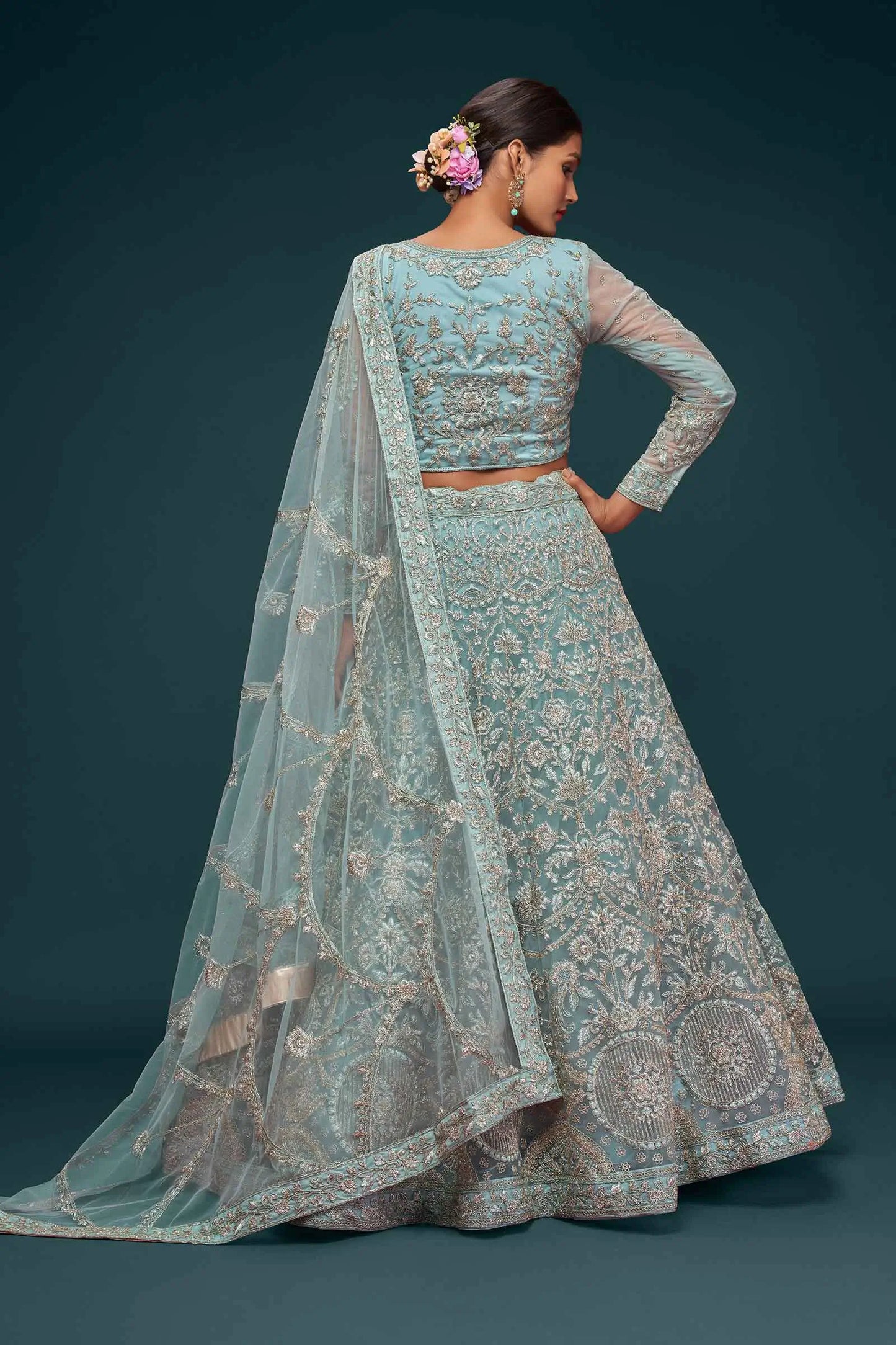Lehenga Bleu océan en filet doux avec broderie en fil, zari, badla et dori paille COLLECTION JESAL