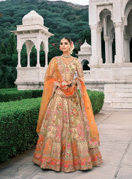Lehenga de mariée beige vintage et orange en soie fantaisie avec broderies COLLECTION ESHA