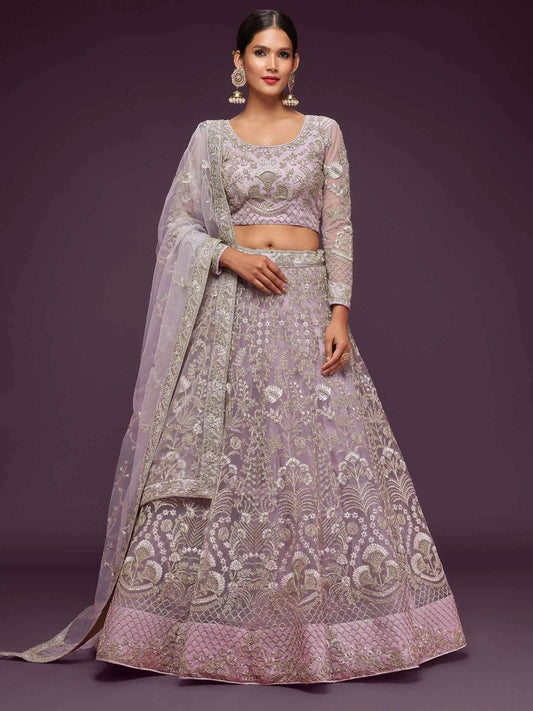 Lehenga violet orchidée en filet doux avec broderie en fil, zari, badla et dori paille COLLECTION JESAL