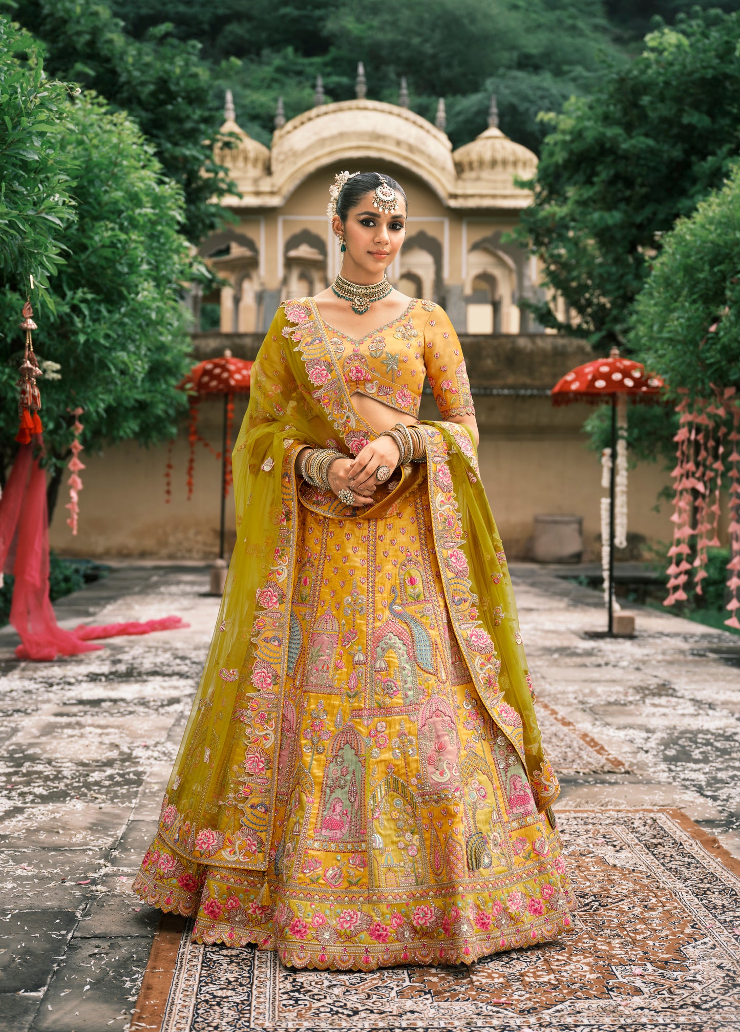 Lehenga de mariée jaune et rose en soie fantaisie avec broderies COLLECTION ESHA