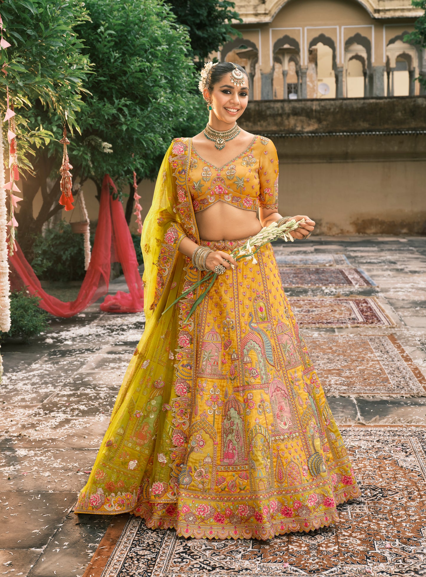 Lehenga de mariée jaune et rose en soie fantaisie avec broderies COLLECTION ESHA