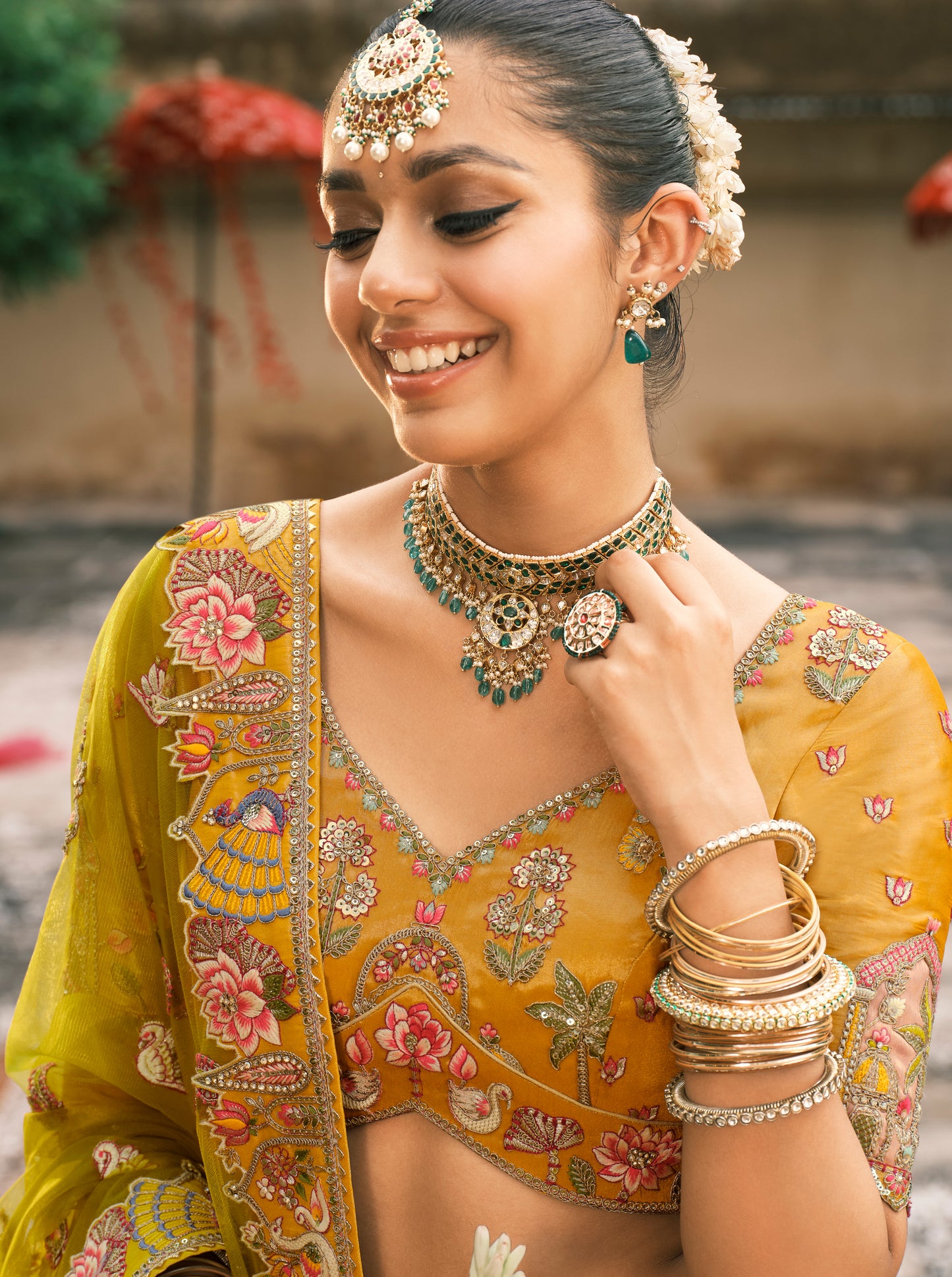 Lehenga de mariée jaune et rose en soie fantaisie avec broderies COLLECTION ESHA
