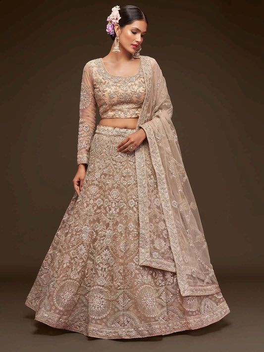 Lehenga Beige Royal en filet doux avec broderie en fil, zari, badla et fil dori pailleté COLLECTION JESAL