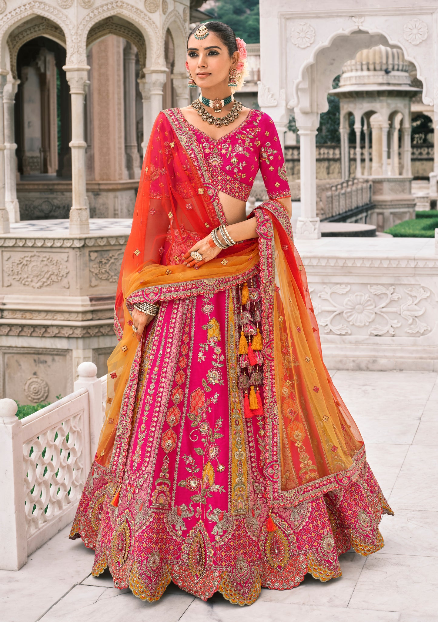 Lehenga de mariée rose fuchsia et orange multicolore en soie fantaisie avec broderies COLLECTION ESHA