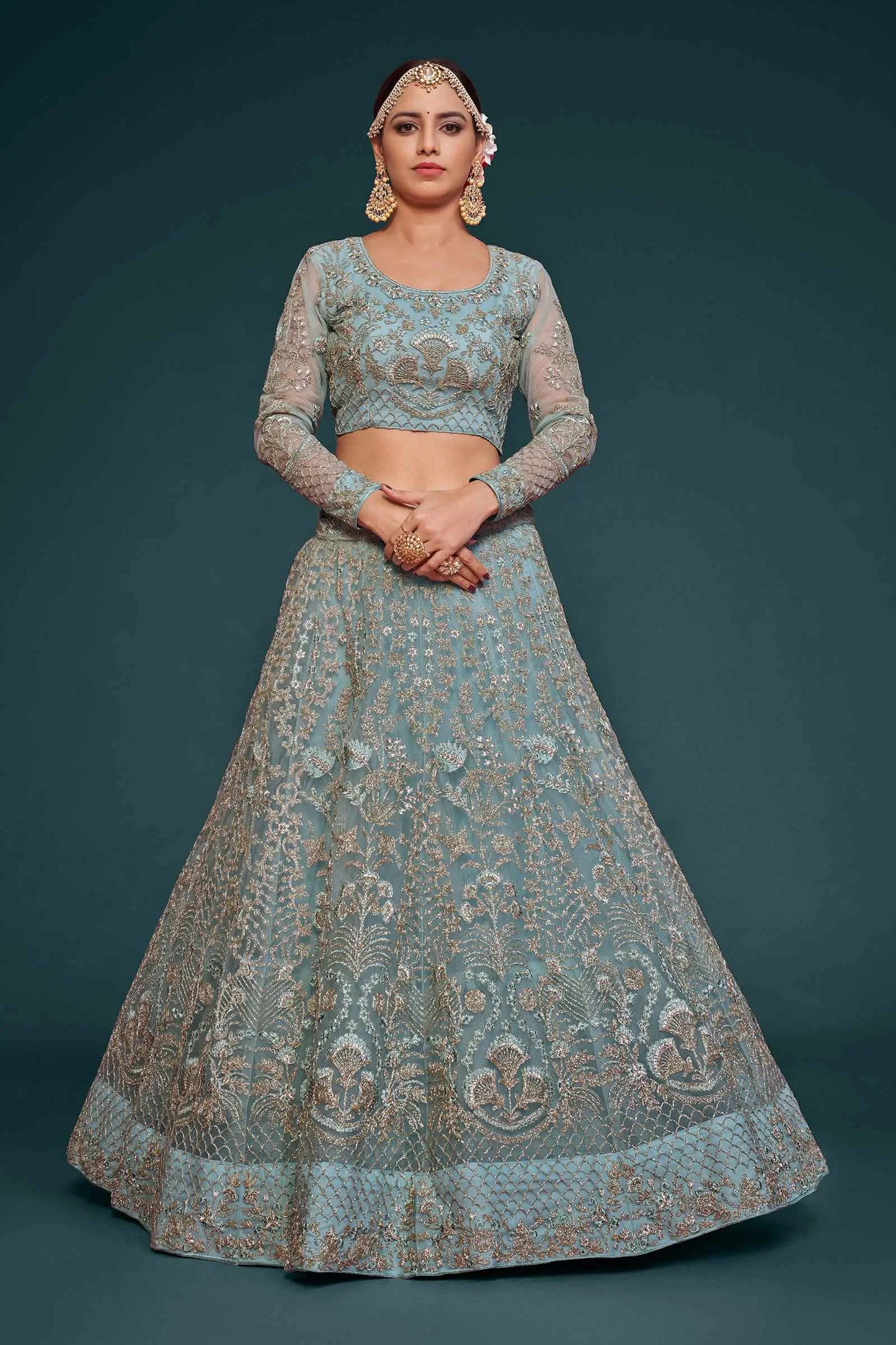 Lehenga Choli en tulle doux Bleu Océan avec broderie en fil, zari, badla et dori COLLECTION JESAL
