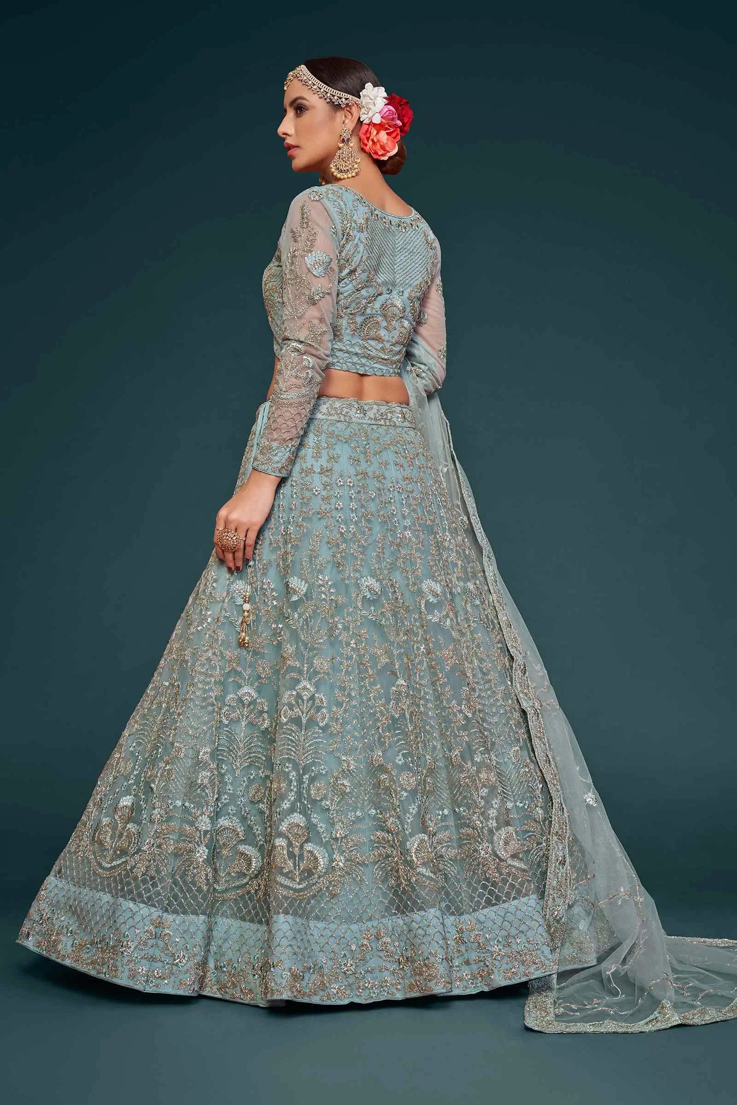 Lehenga Choli en tulle doux Bleu Océan avec broderie en fil, zari, badla et dori COLLECTION JESAL