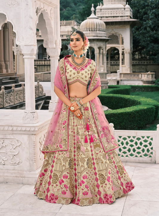 Lehenga de mariée beige clair aux tons roses pastels en soie fantaisie avec broderies COLLECTION ESHA